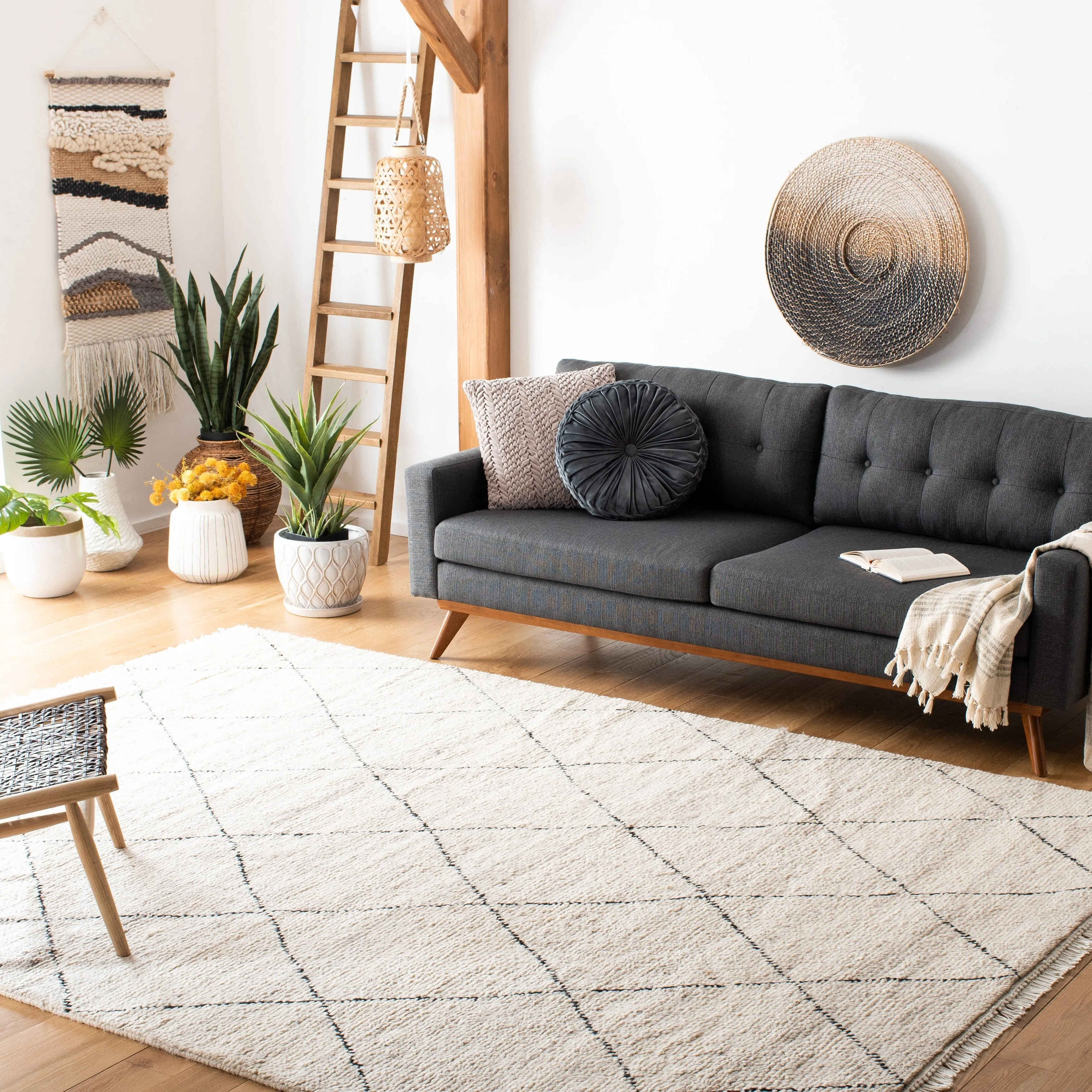 SAFAVIEH Hand-Knotted Casablanca Shag Misi Moroccan Wool Fringe Rug