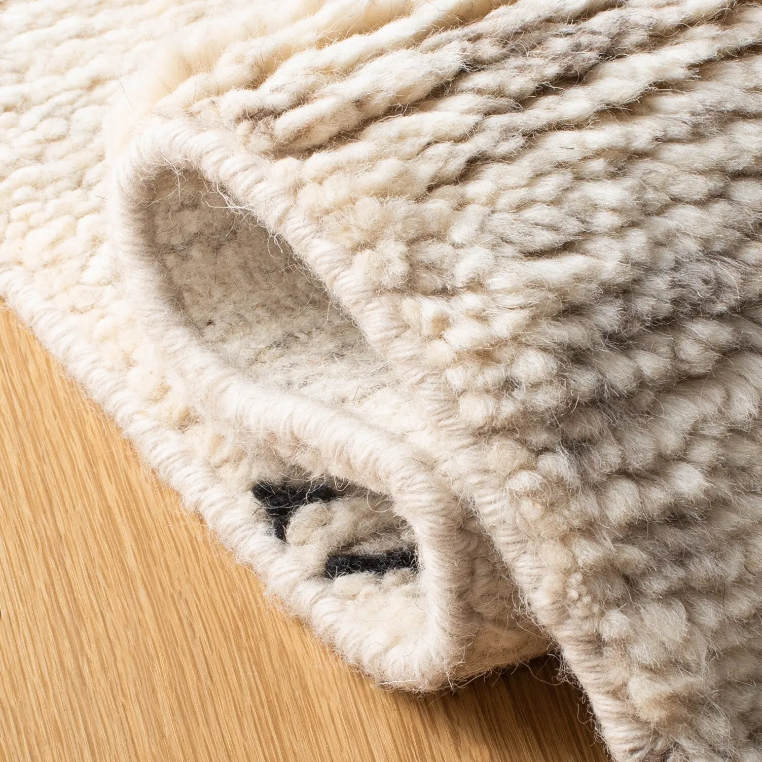 SAFAVIEH Hand-Knotted Casablanca Shag Misi Moroccan Wool Fringe Rug