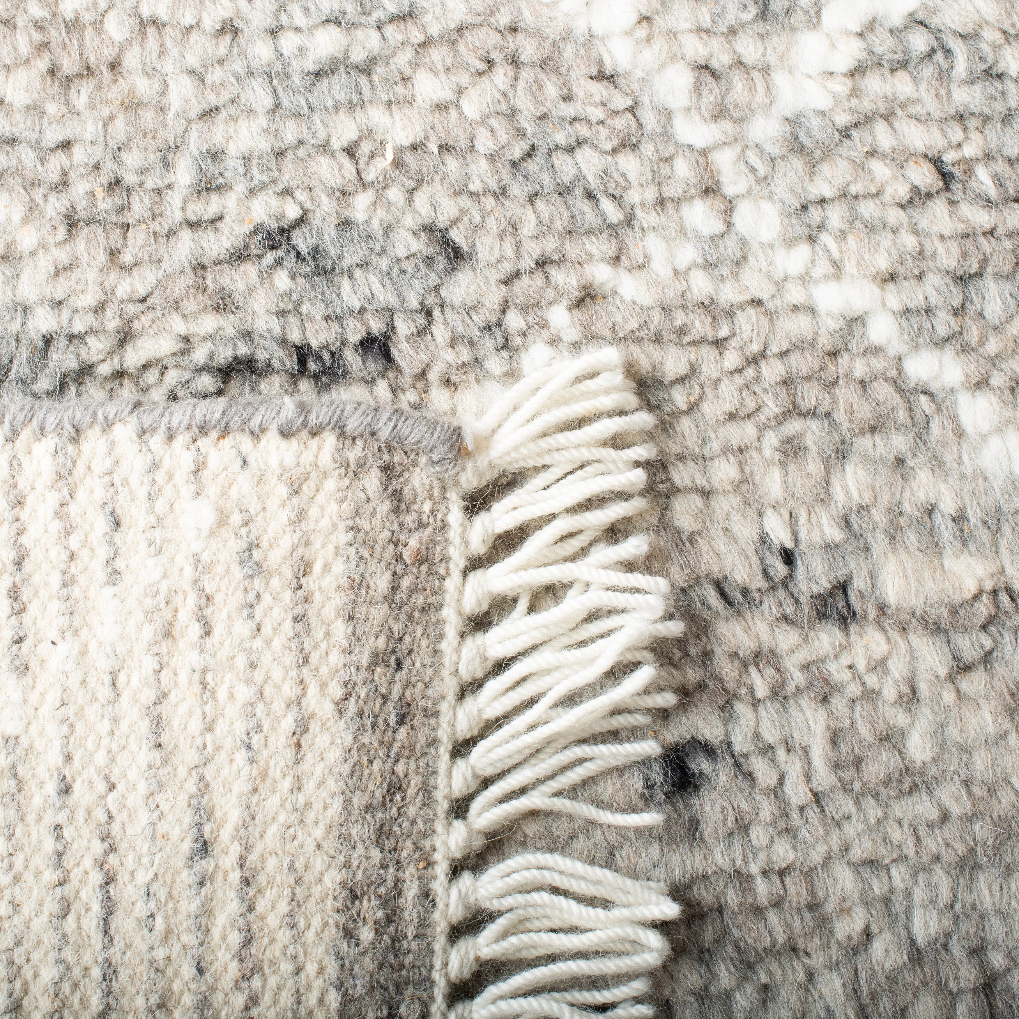 SAFAVIEH Hand-Knotted Casablanca Shag Misi Moroccan Wool Fringe Rug