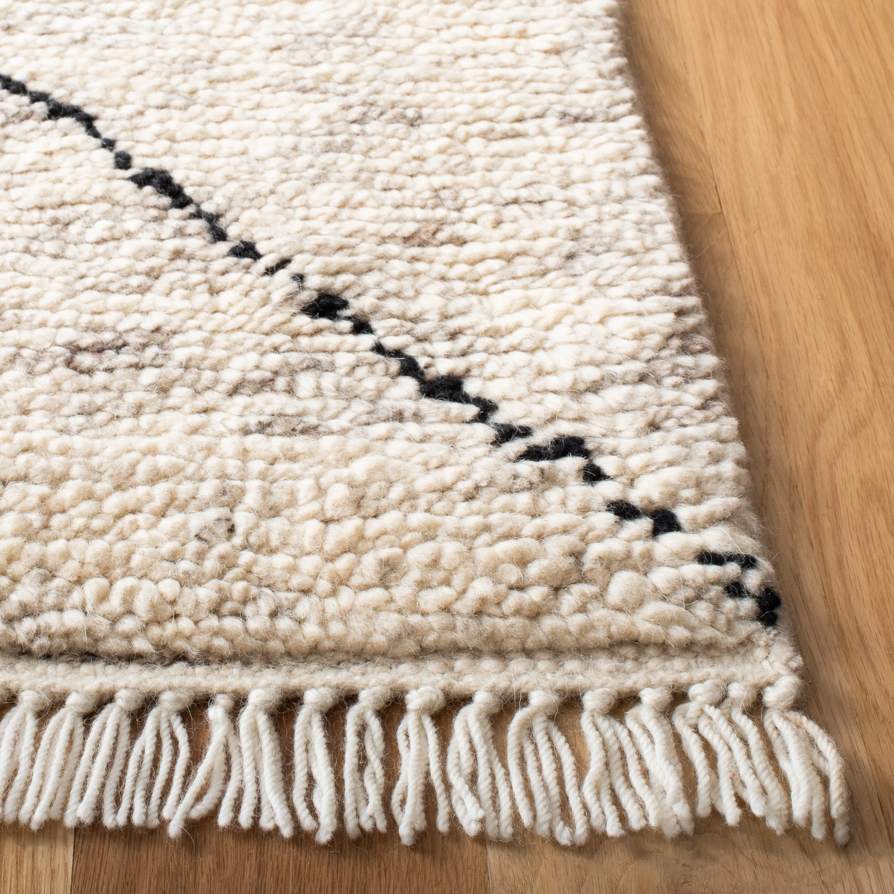 SAFAVIEH Hand-Knotted Casablanca Shag Misi Moroccan Wool Fringe Rug