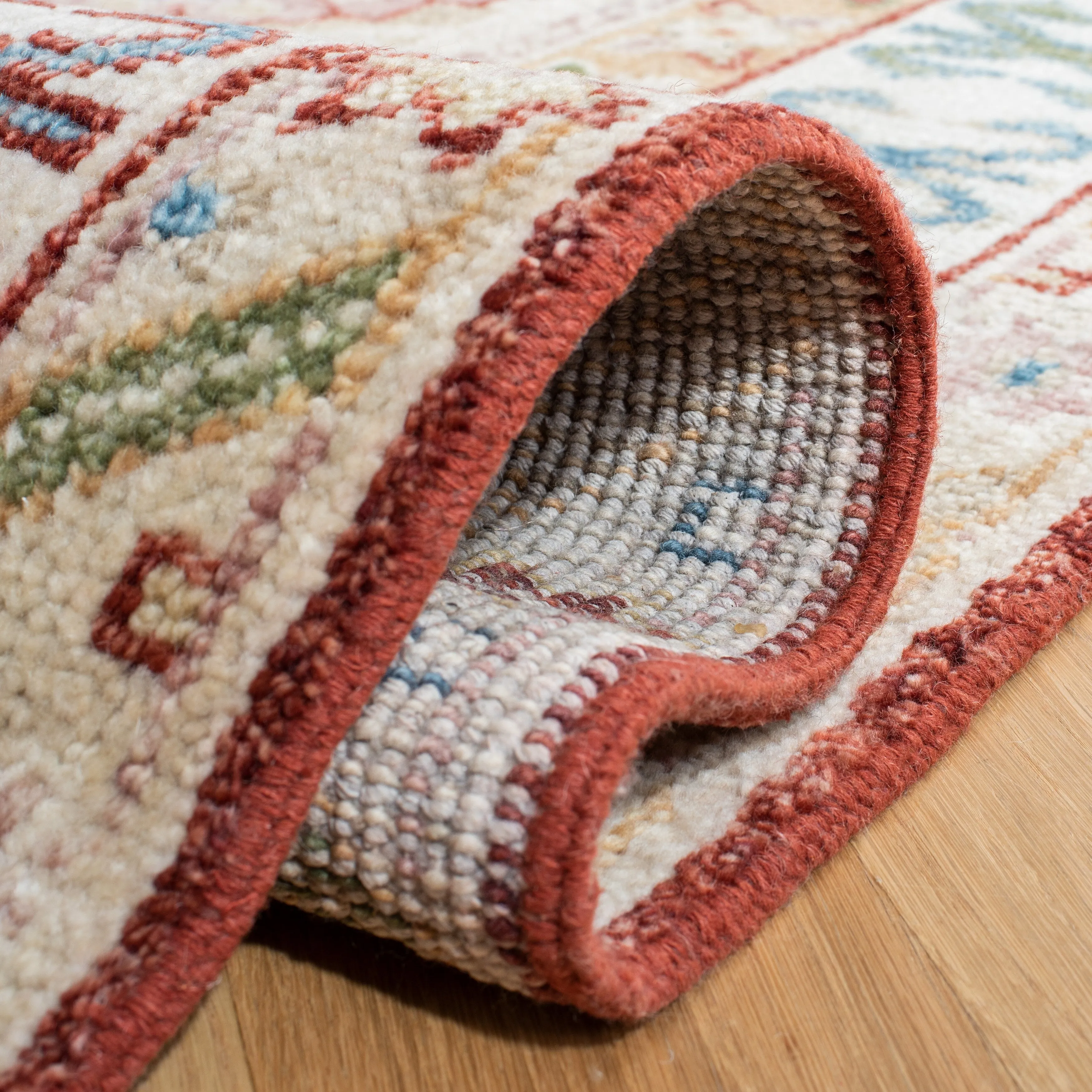 SAFAVIEH Hand-Knotted Samarkand Dolf Traditional Wool Rug