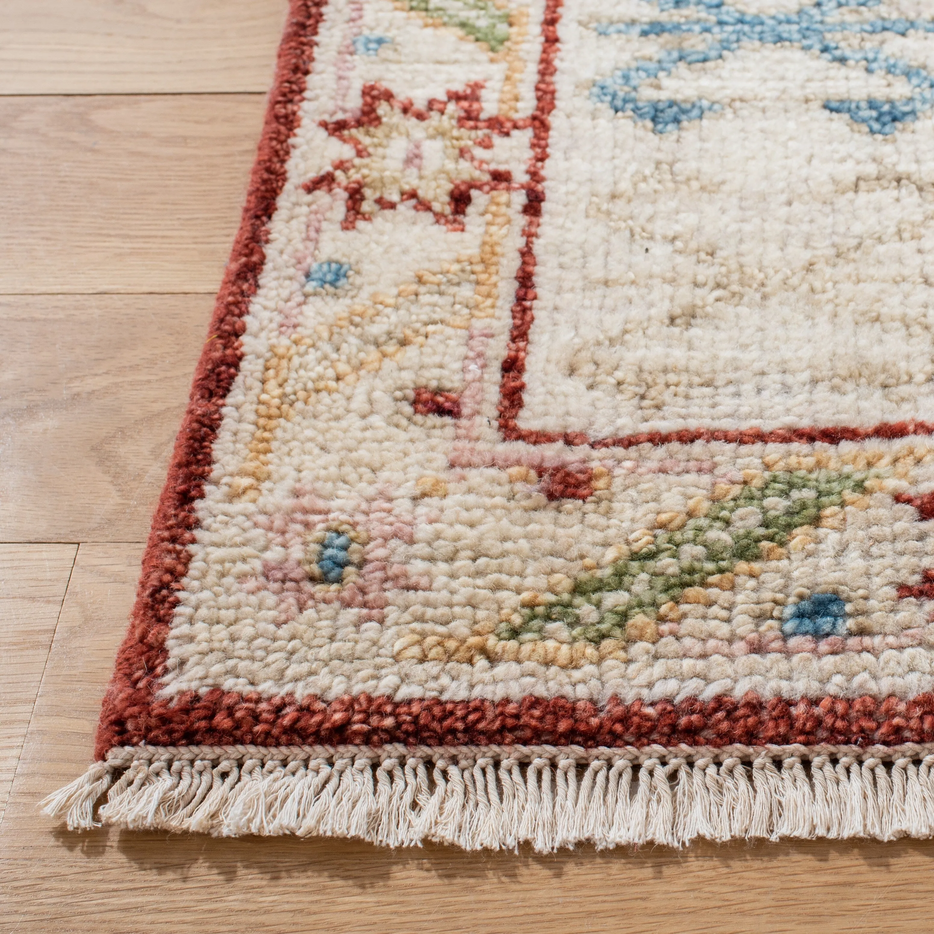 SAFAVIEH Hand-Knotted Samarkand Dolf Traditional Wool Rug