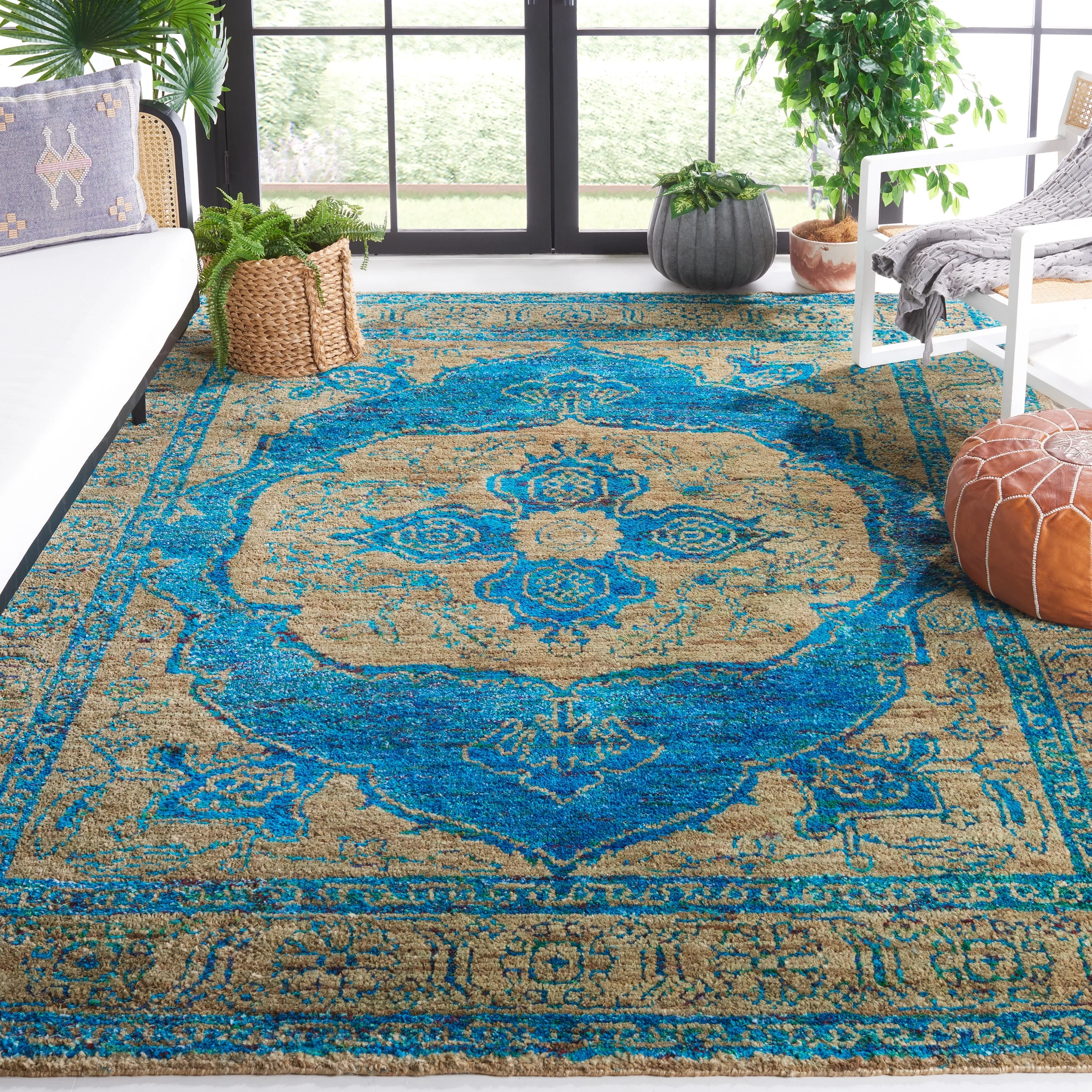 SAFAVIEH Hand-knotted Tangier Effi Modern Wool Rug