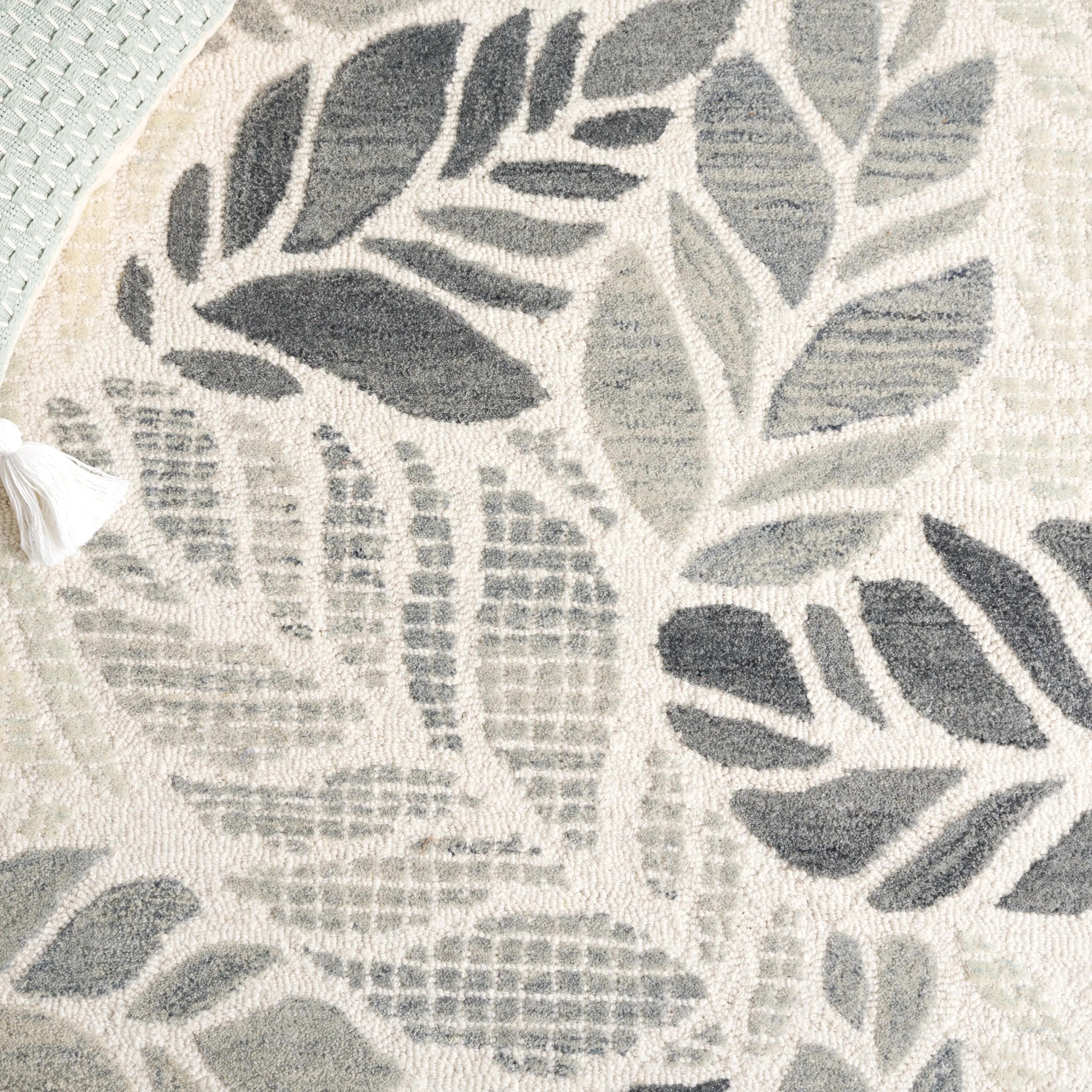 SAFAVIEH Hand-Tufted Martha Stewart Trajanka Modern & Contemporary Wool Rug