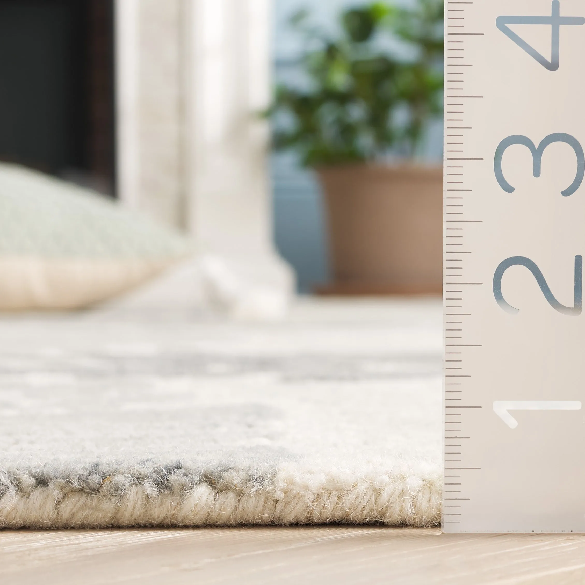 SAFAVIEH Hand-Tufted Martha Stewart Trajanka Modern & Contemporary Wool Rug