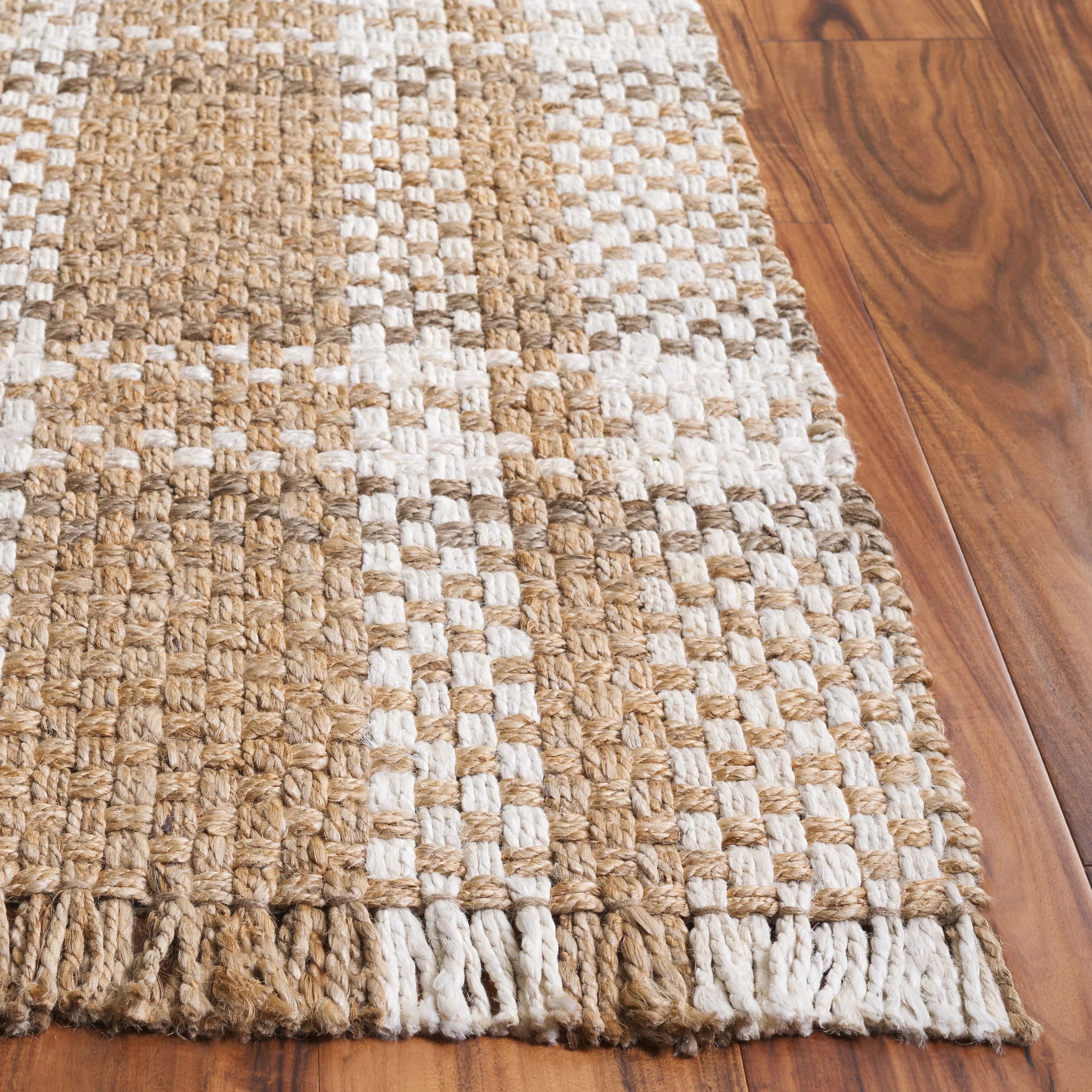 SAFAVIEH Hand-Woven Natural Fiber Trisha Casual Jute Rug