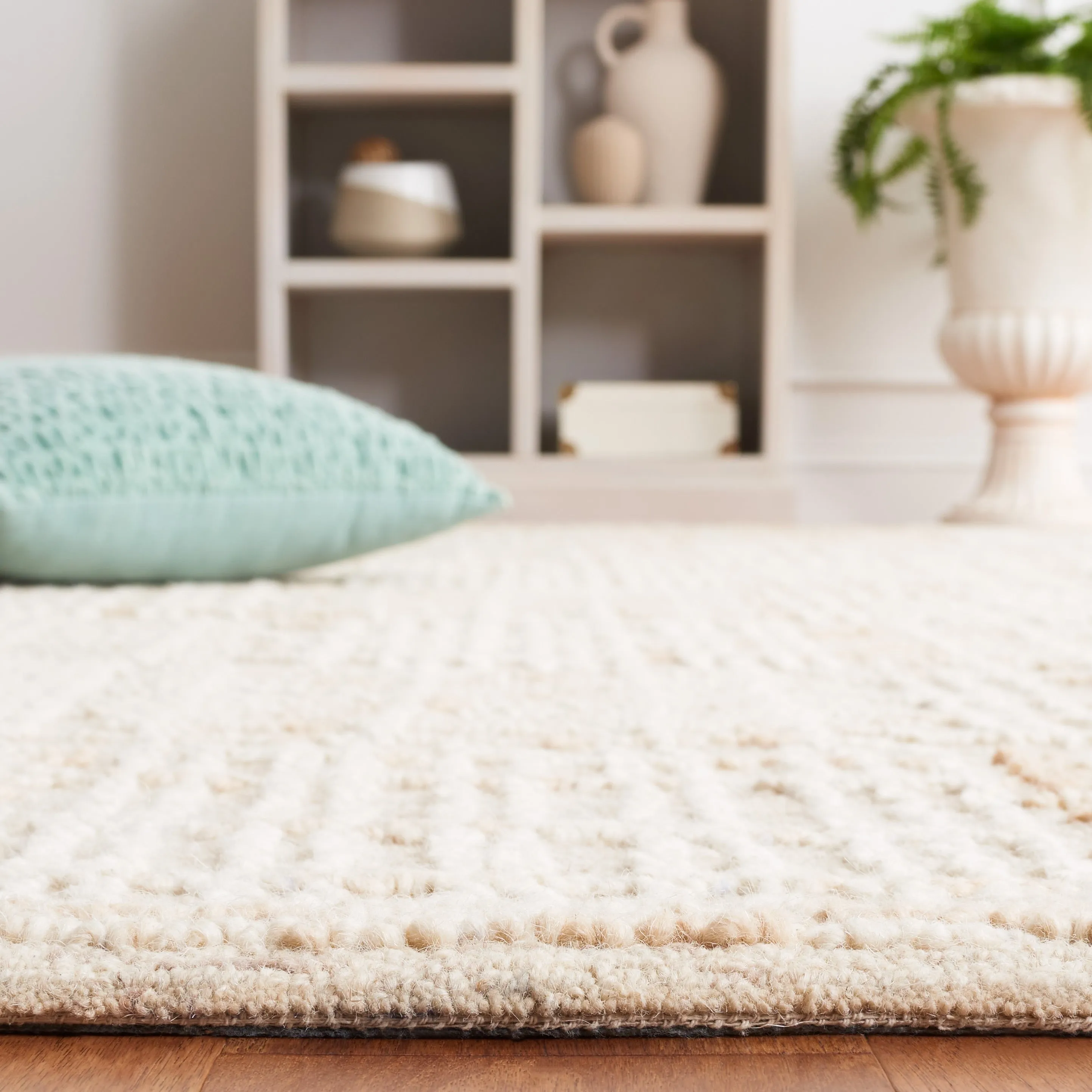 SAFAVIEH Handmade Abstract Anoek Checkered Wool Rug