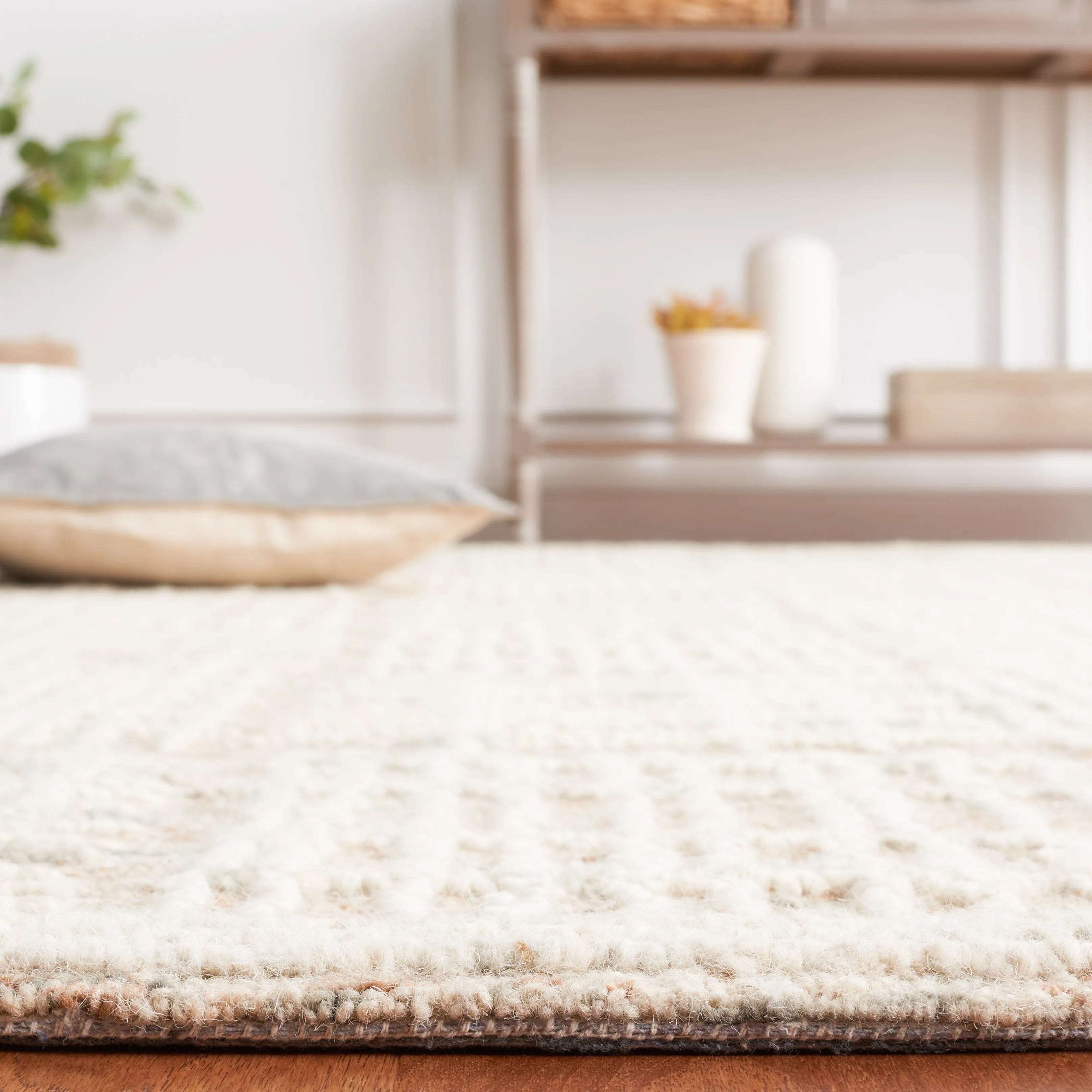 SAFAVIEH Handmade Abstract Anoek Checkered Wool Rug