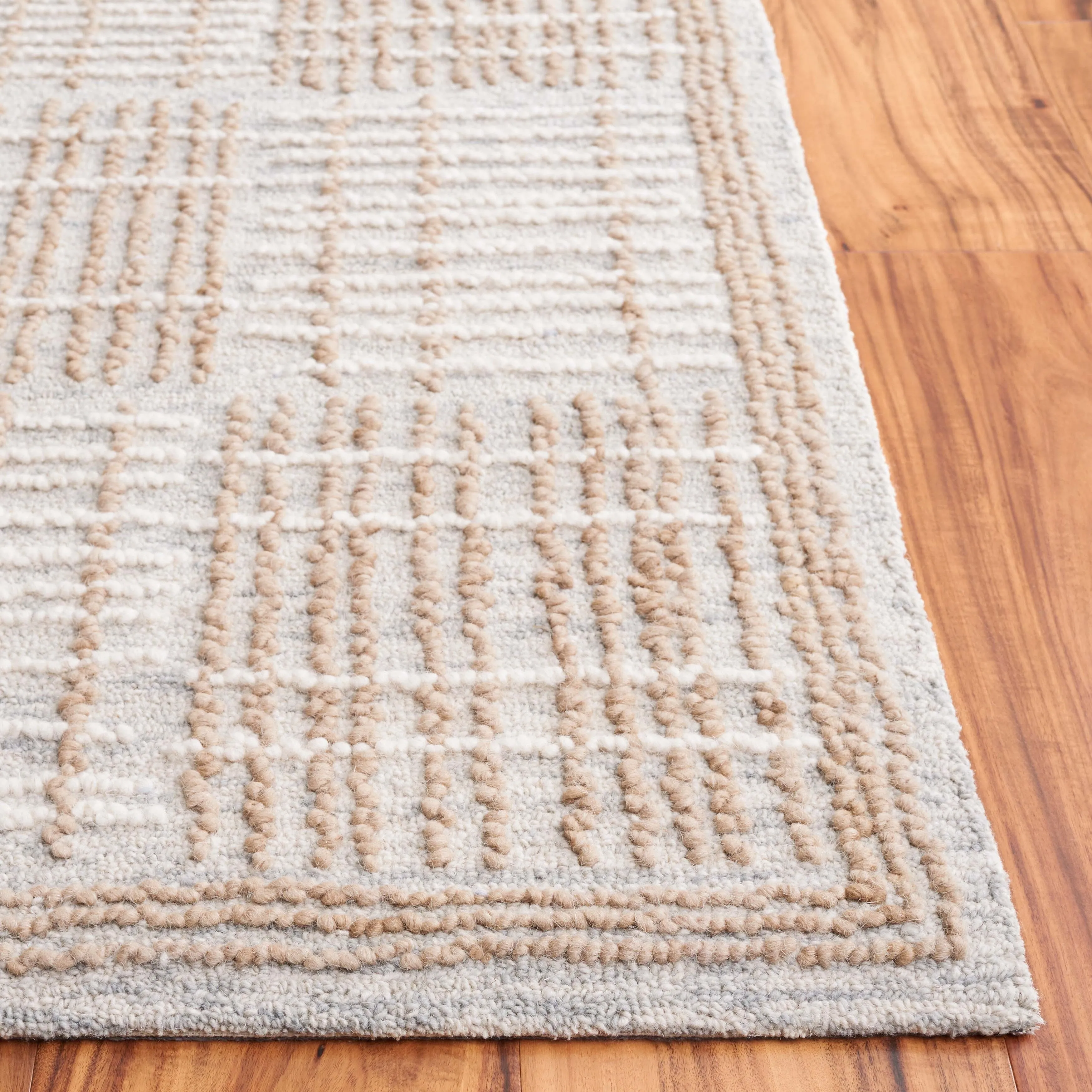 SAFAVIEH Handmade Abstract Anoek Checkered Wool Rug