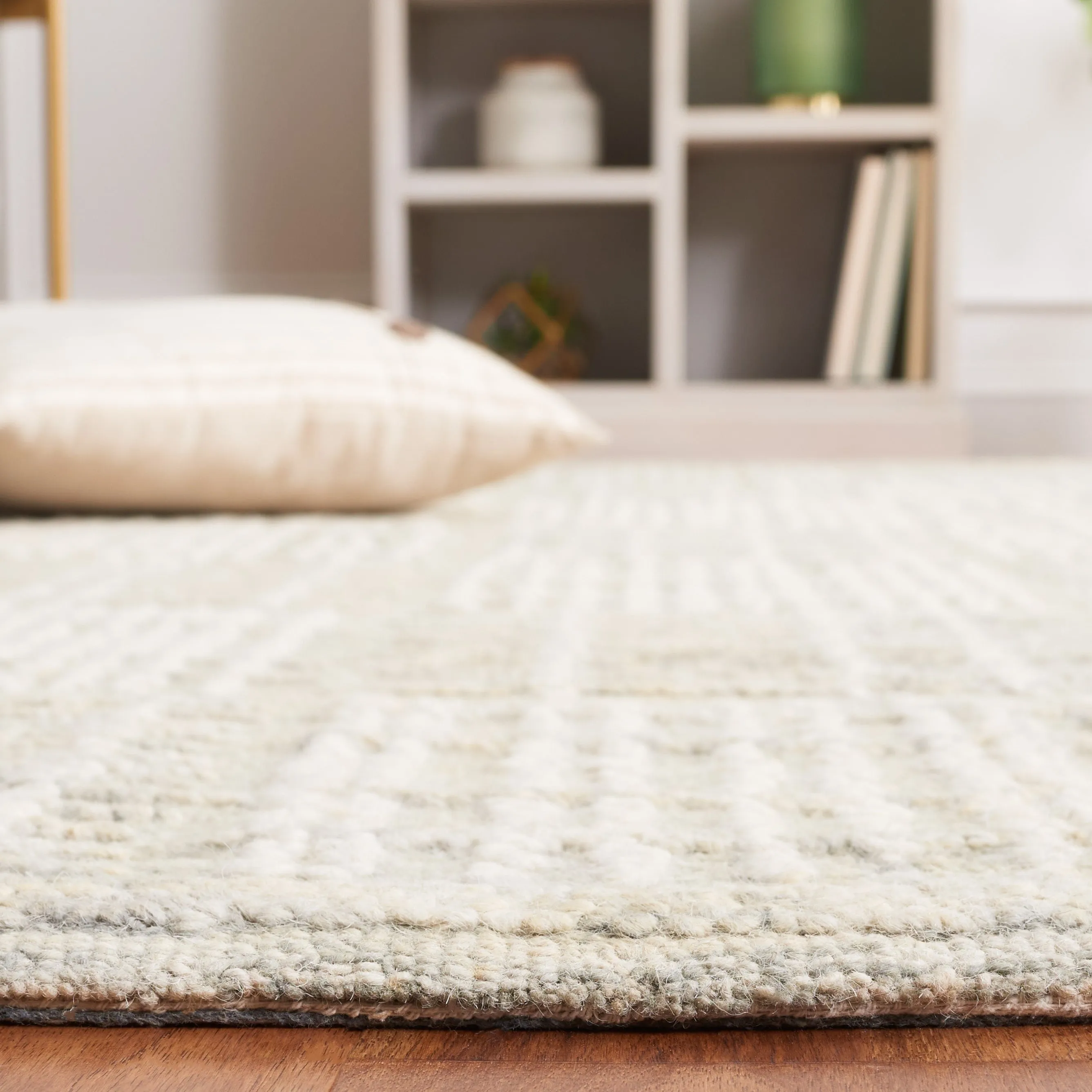SAFAVIEH Handmade Abstract Anoek Checkered Wool Rug