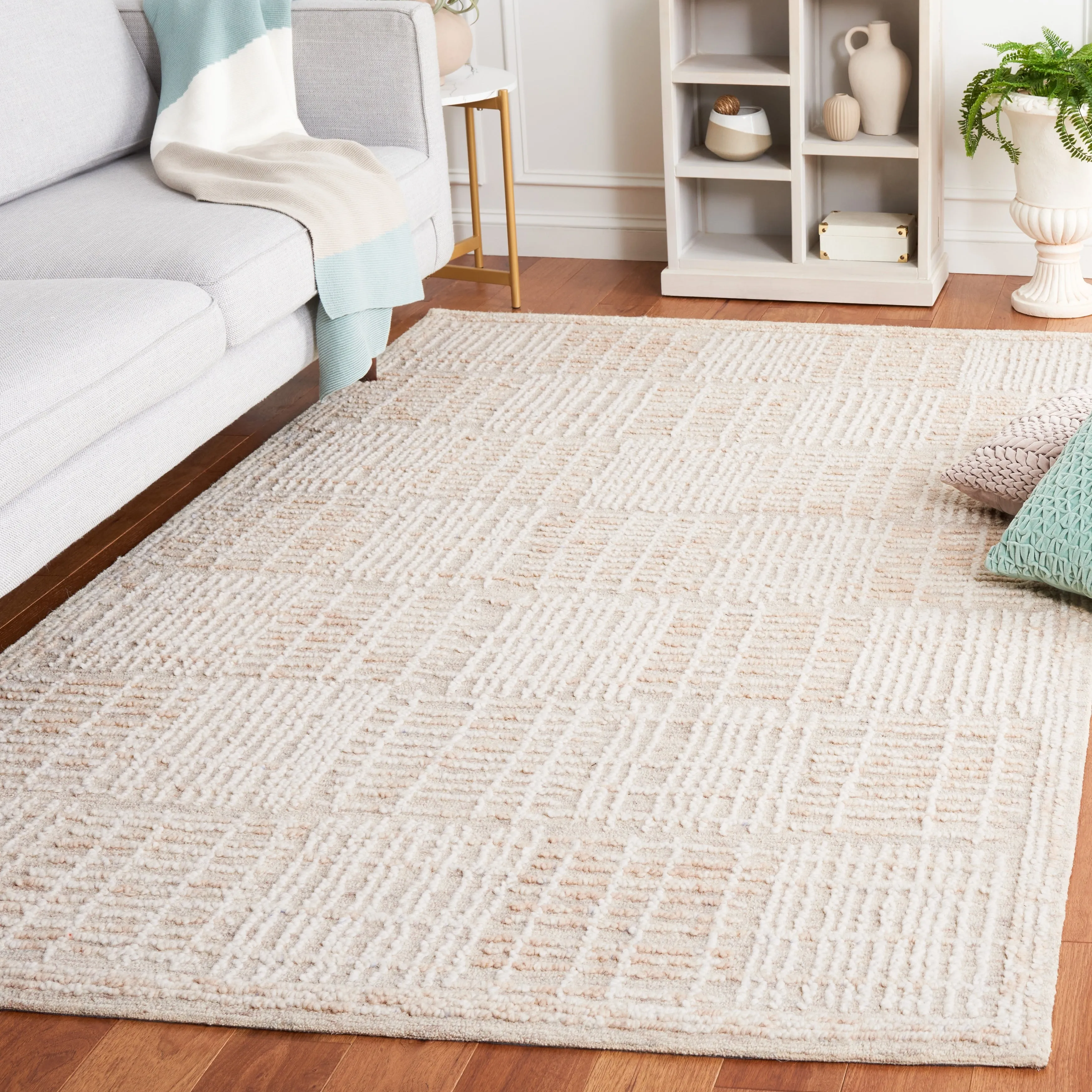 SAFAVIEH Handmade Abstract Anoek Checkered Wool Rug