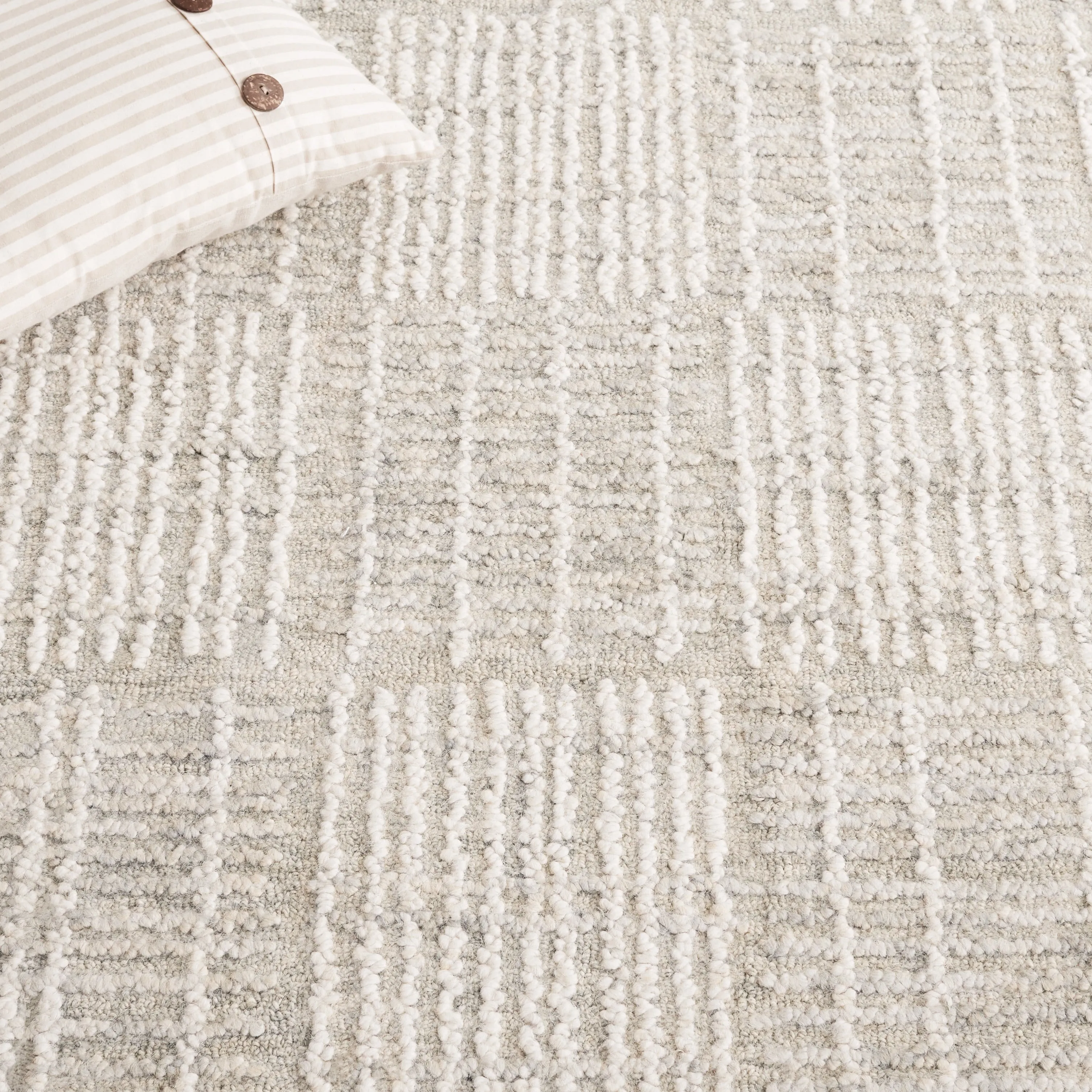 SAFAVIEH Handmade Abstract Anoek Checkered Wool Rug