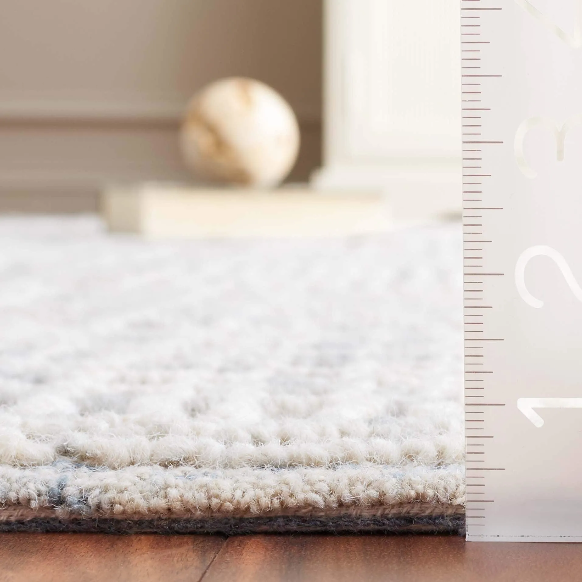 SAFAVIEH Handmade Abstract Anoek Checkered Wool Rug