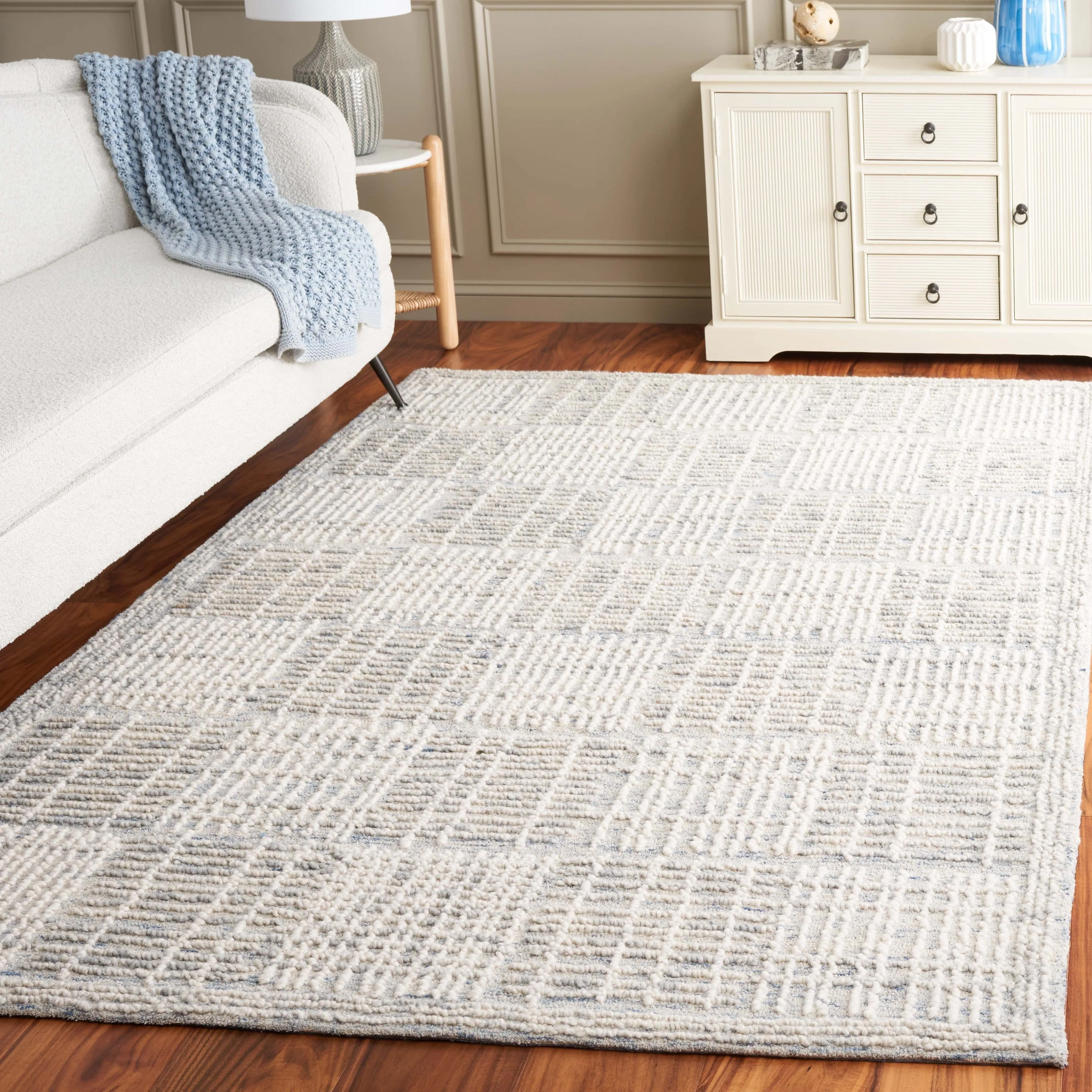SAFAVIEH Handmade Abstract Anoek Checkered Wool Rug