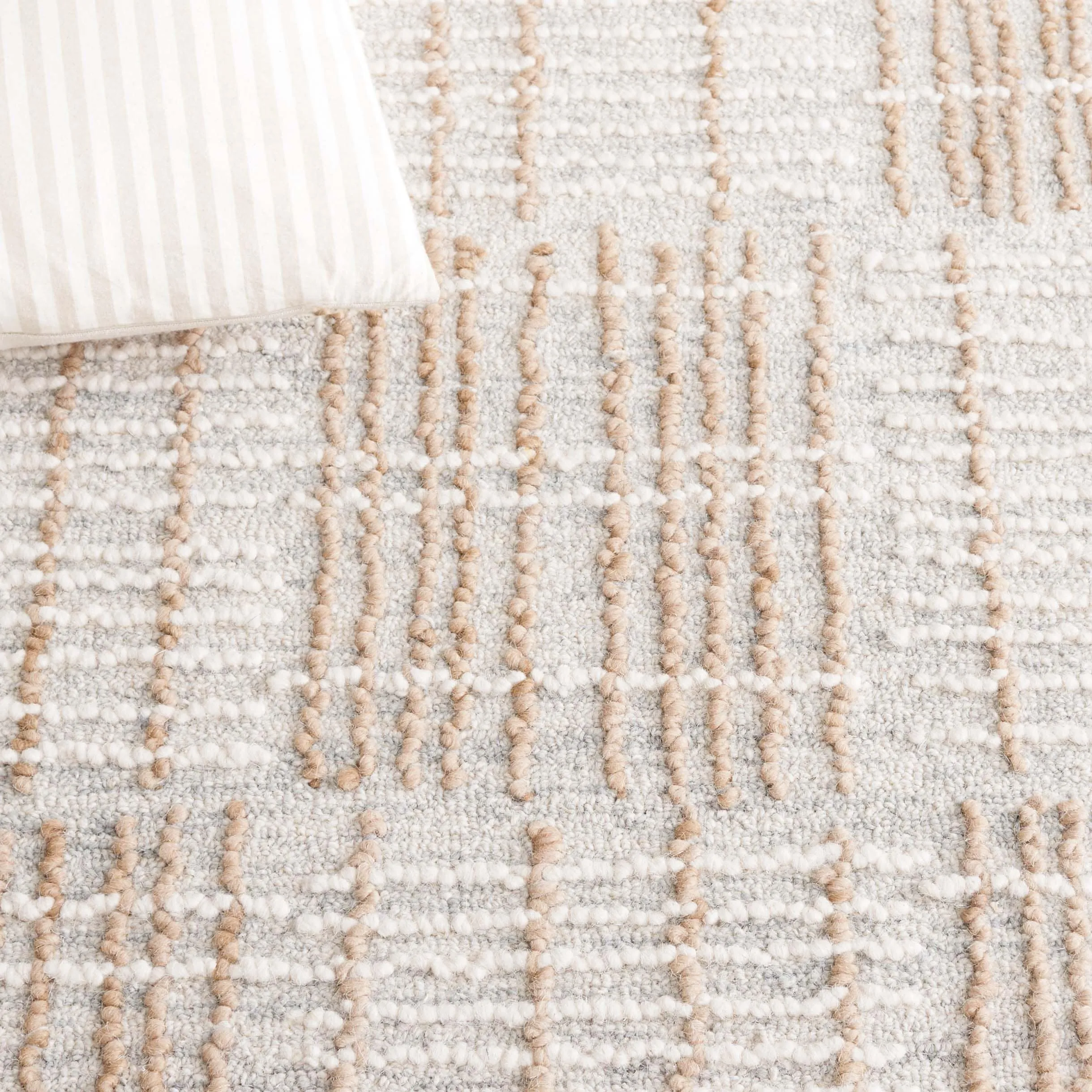SAFAVIEH Handmade Abstract Anoek Checkered Wool Rug