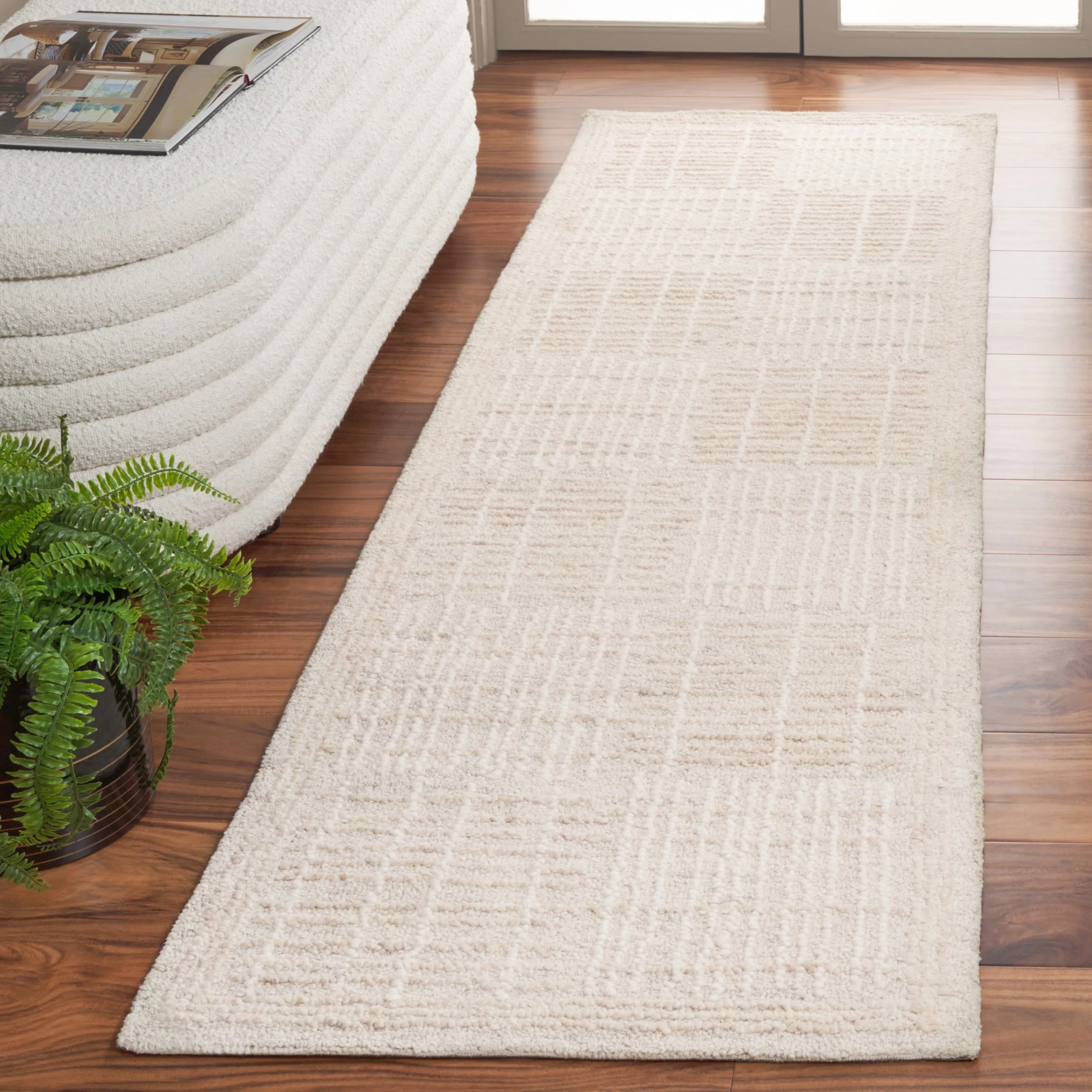 SAFAVIEH Handmade Abstract Anoek Checkered Wool Rug