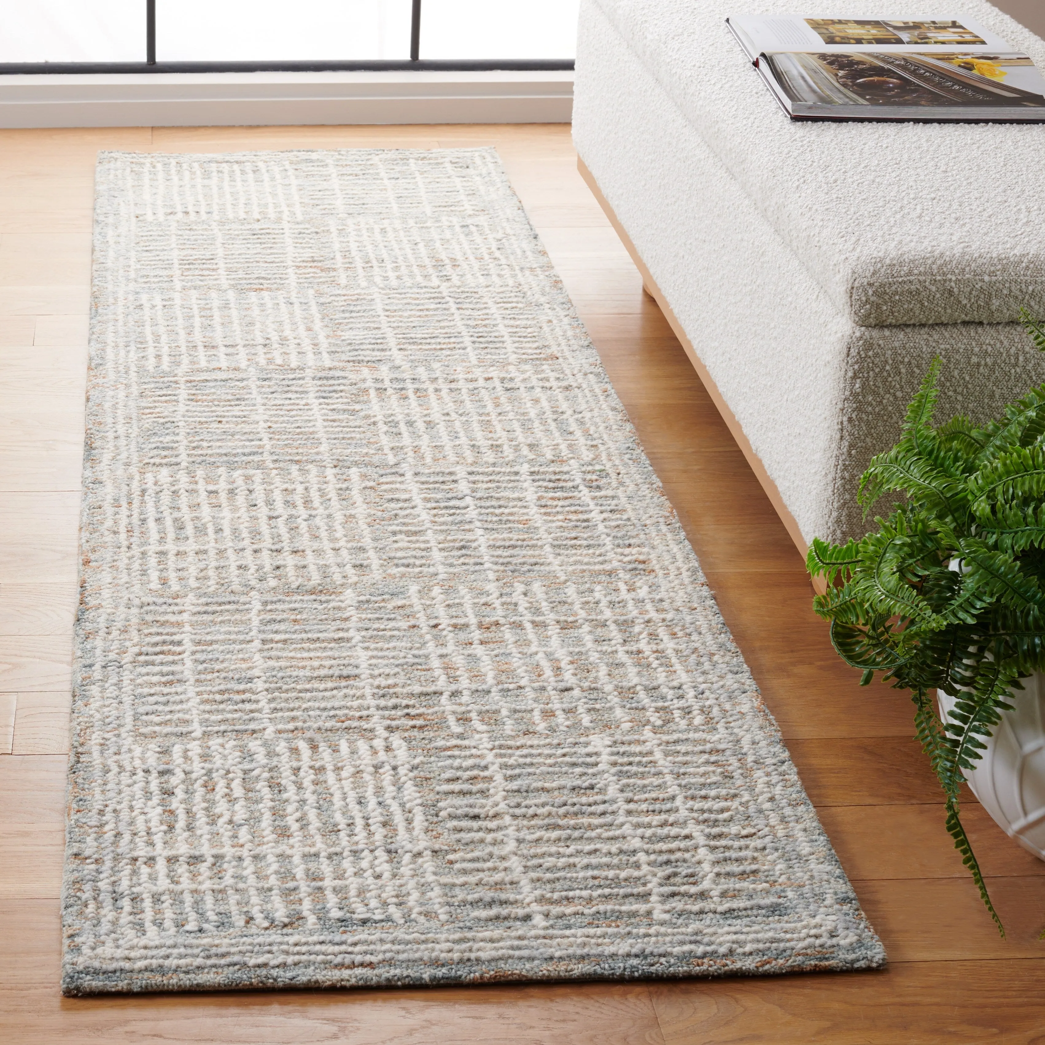 SAFAVIEH Handmade Abstract Anoek Checkered Wool Rug