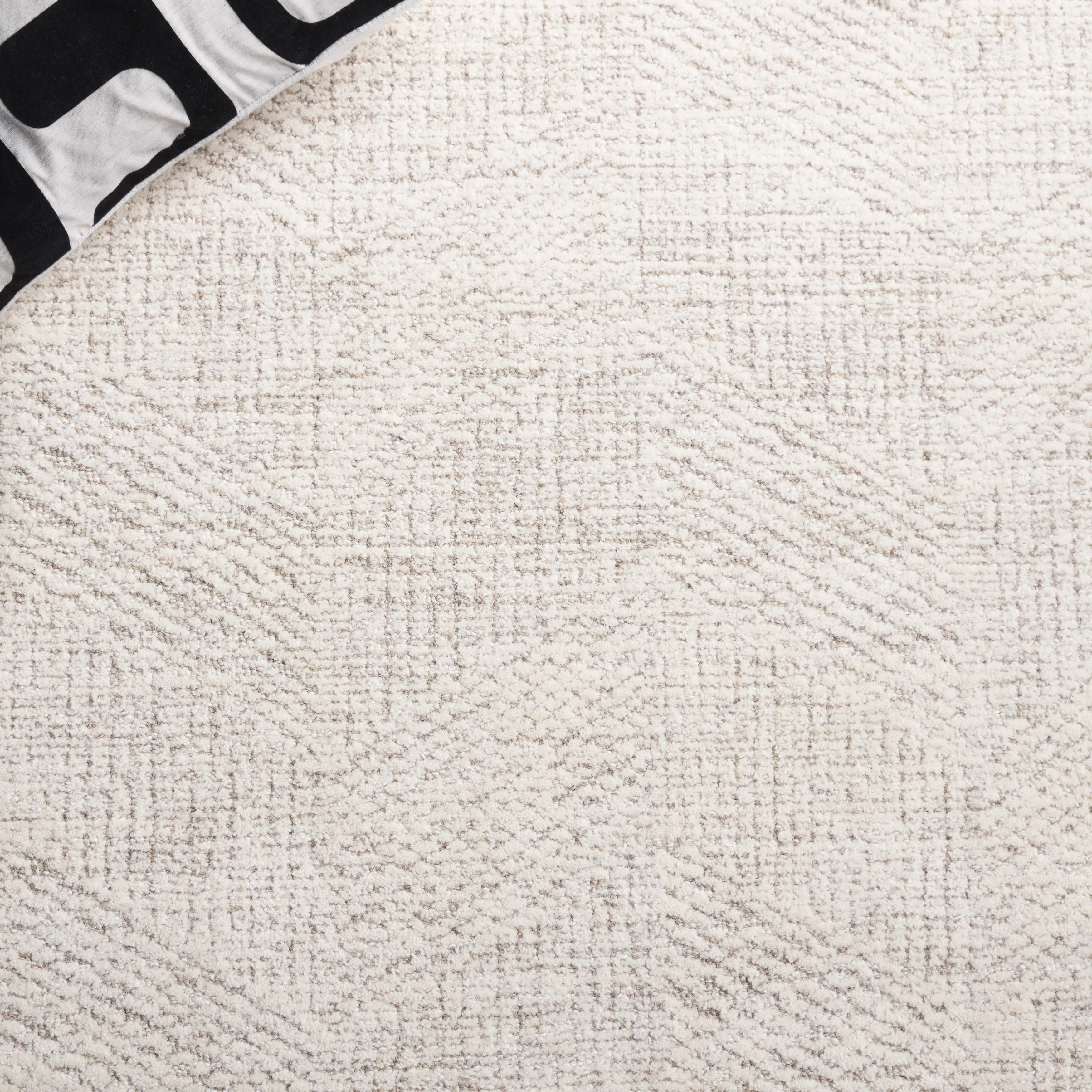 SAFAVIEH Handmade Abstract Arnridur Contemporary Wool Rug