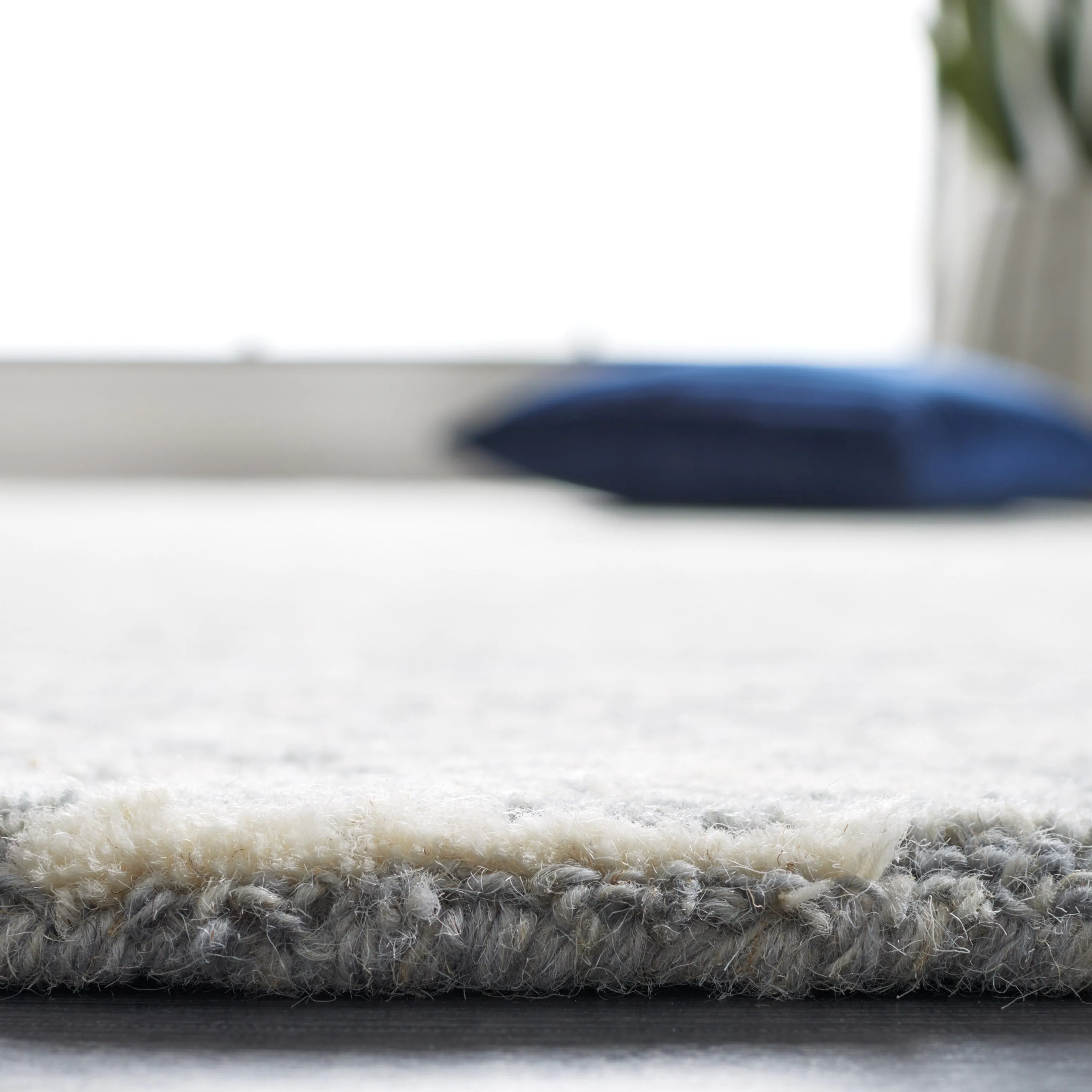 SAFAVIEH Handmade Abstract Edmonde Modern Tribal Wool Rug