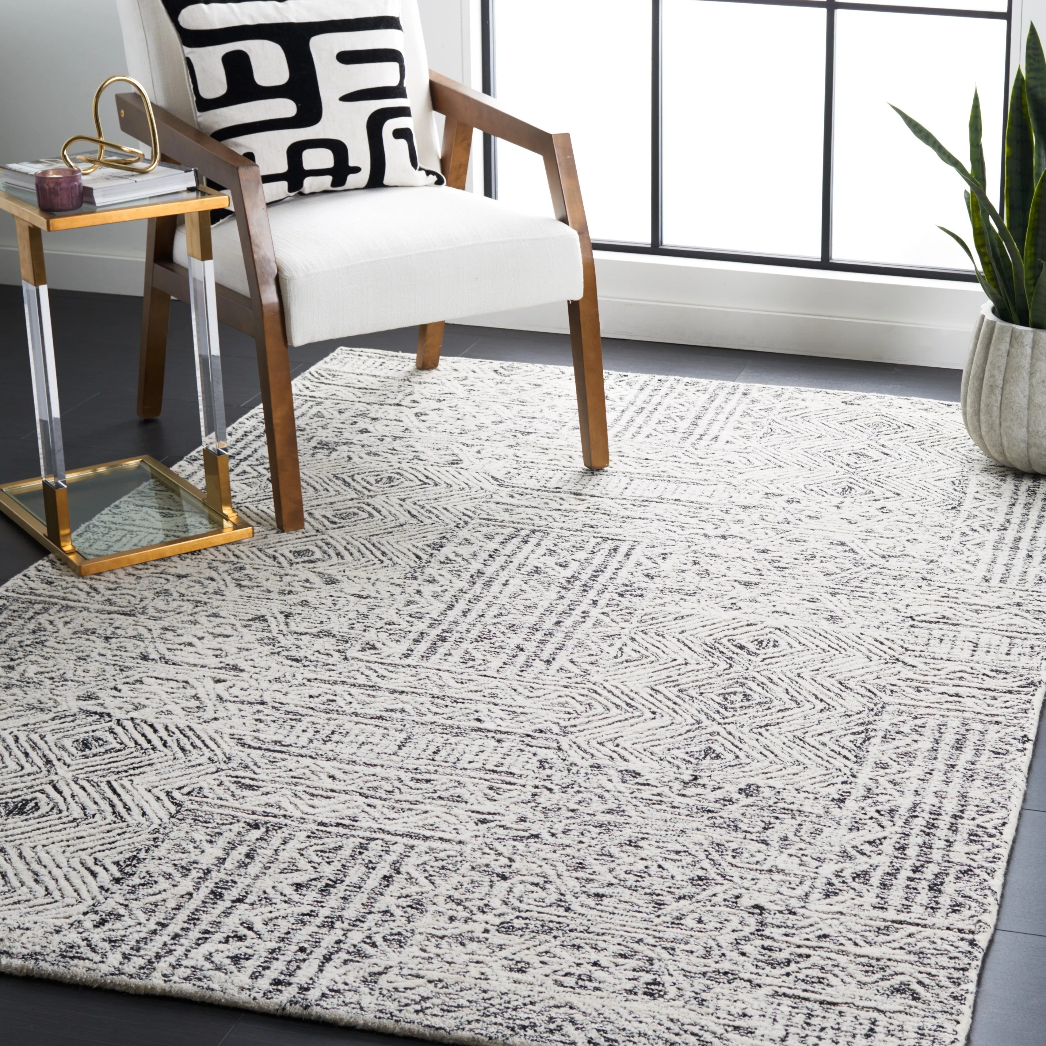 SAFAVIEH Handmade Abstract Edmonde Modern Tribal Wool Rug
