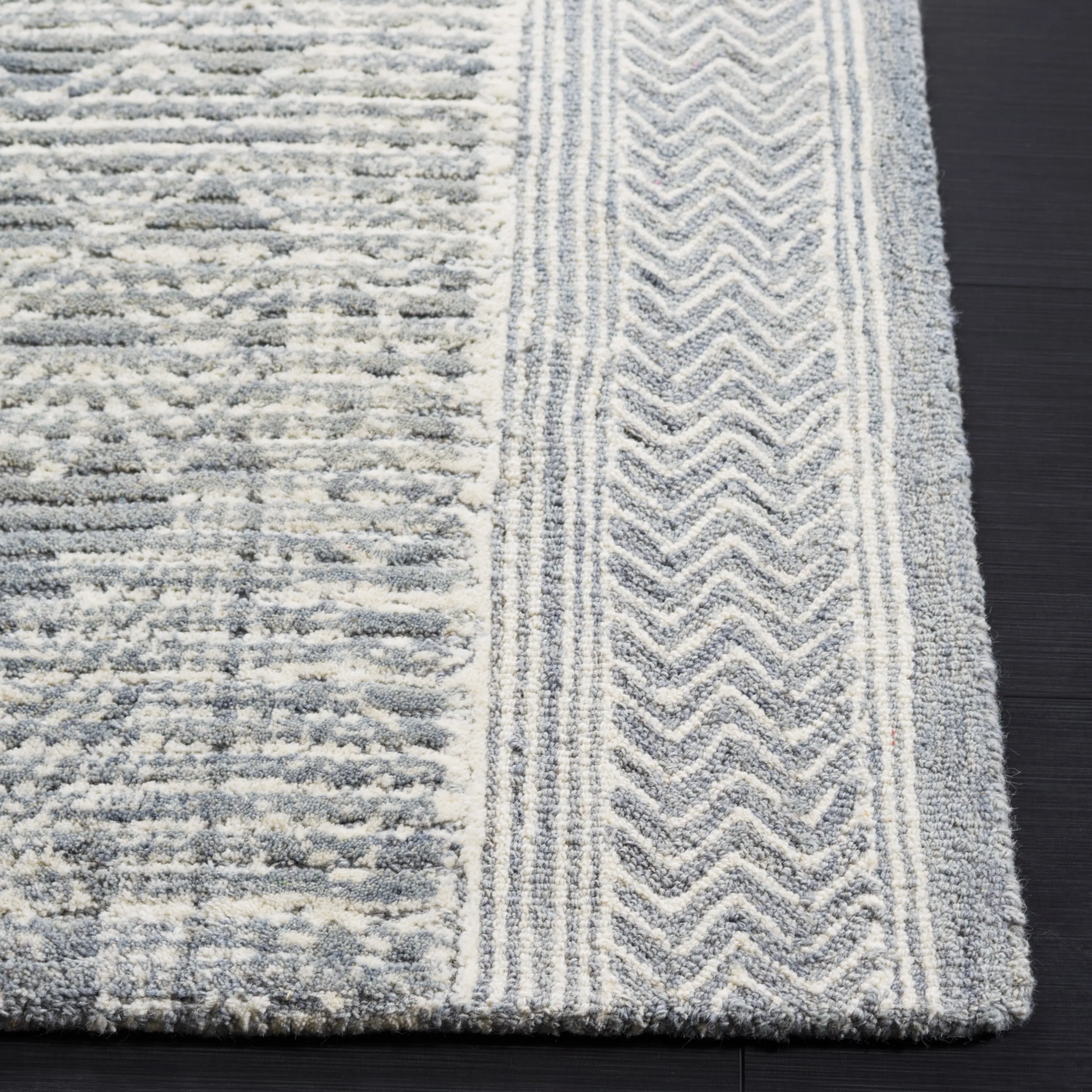 SAFAVIEH Handmade Abstract Edmonde Modern Tribal Wool Rug