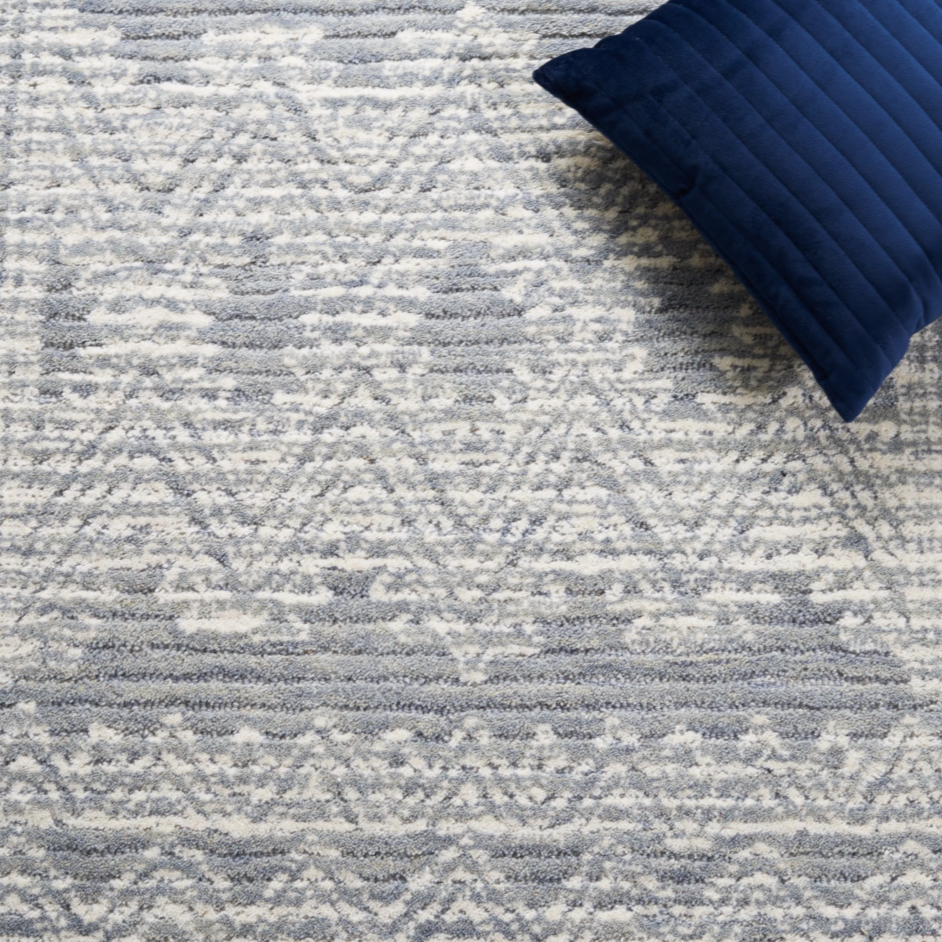 SAFAVIEH Handmade Abstract Edmonde Modern Tribal Wool Rug