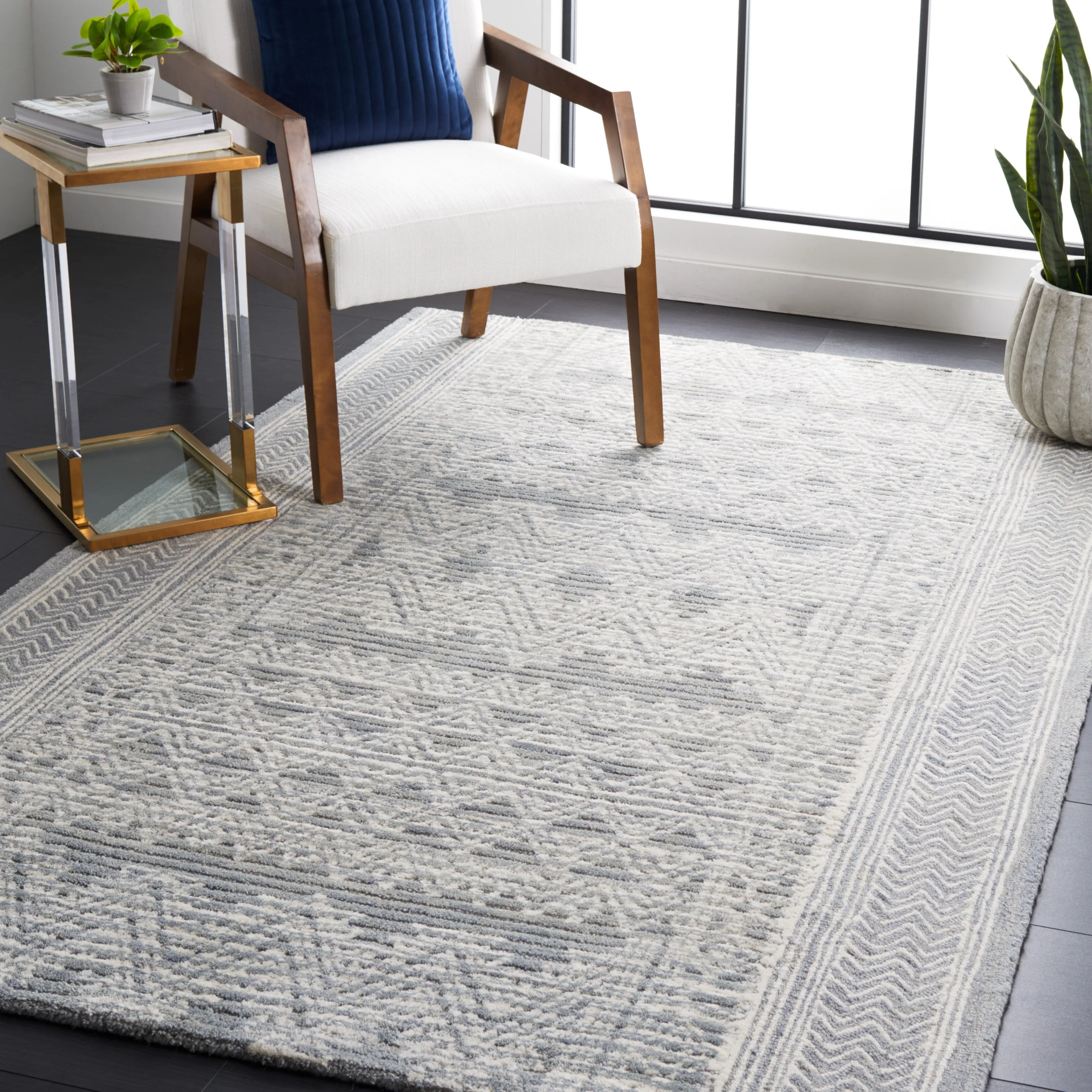 SAFAVIEH Handmade Abstract Edmonde Modern Tribal Wool Rug