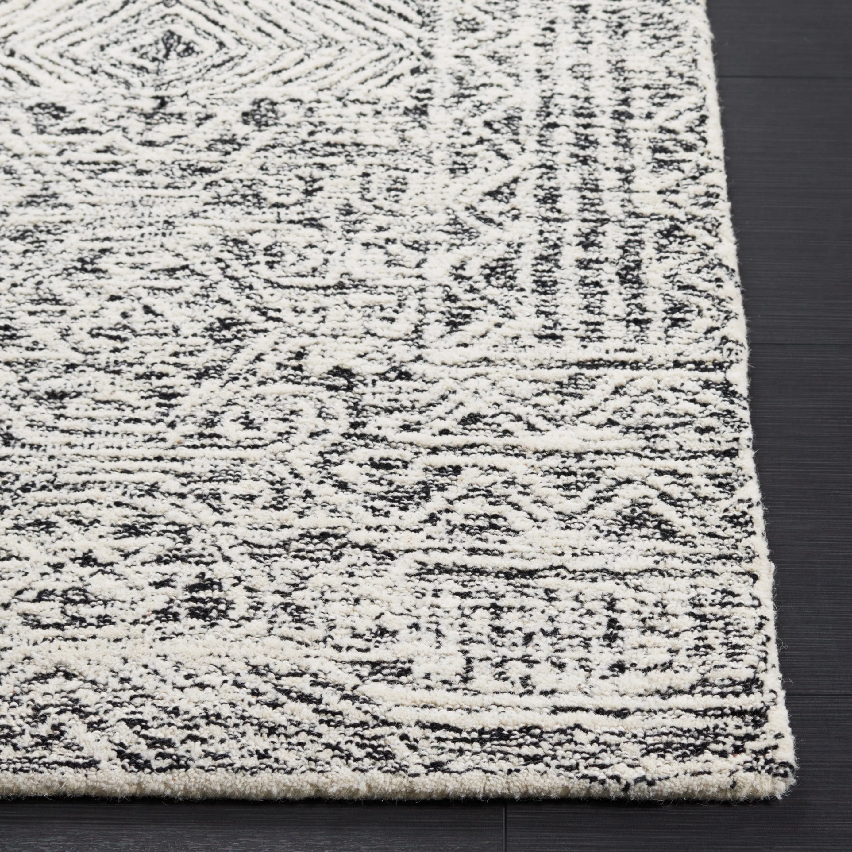 SAFAVIEH Handmade Abstract Edmonde Modern Tribal Wool Rug