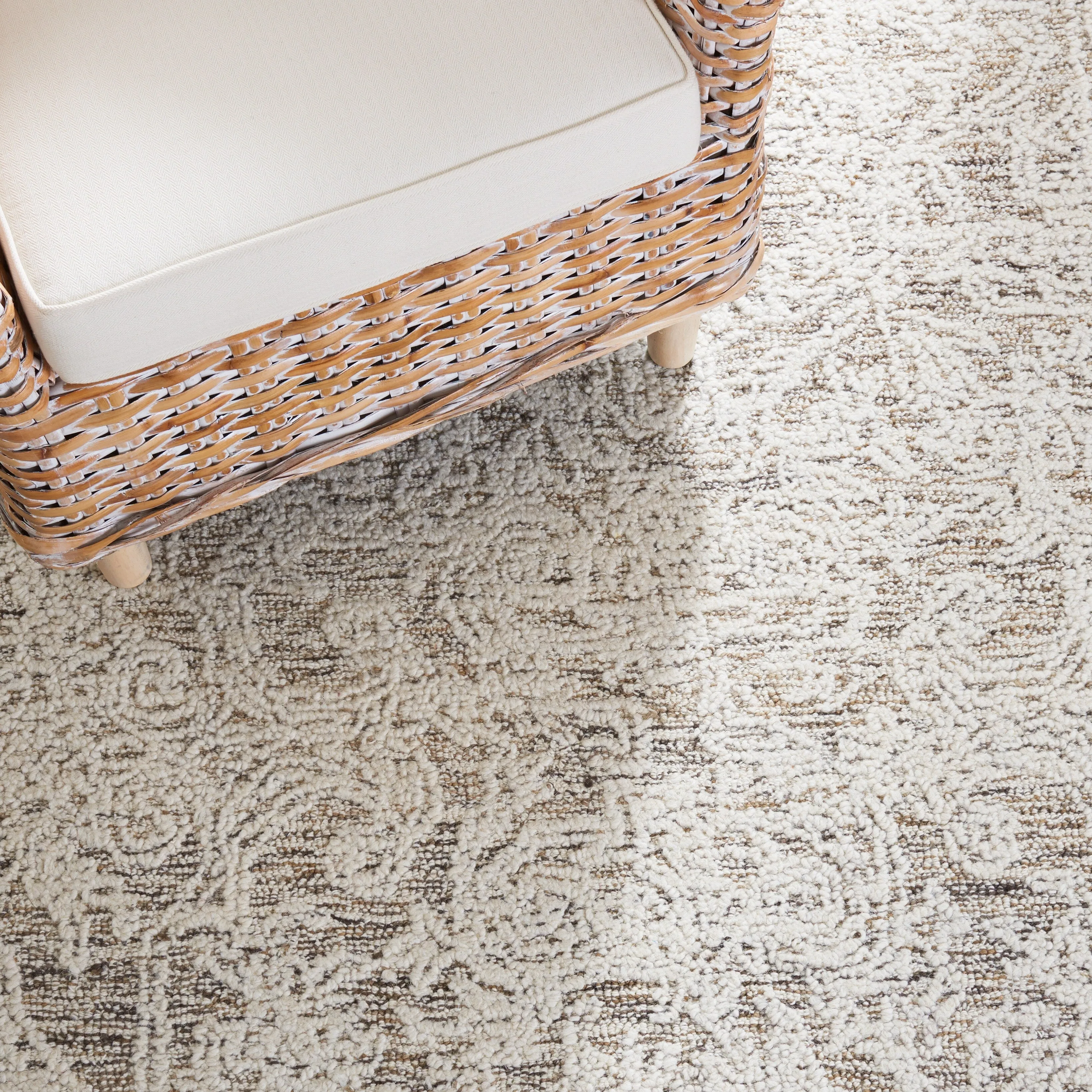 SAFAVIEH Handmade Abstract Fouke Wool Rug
