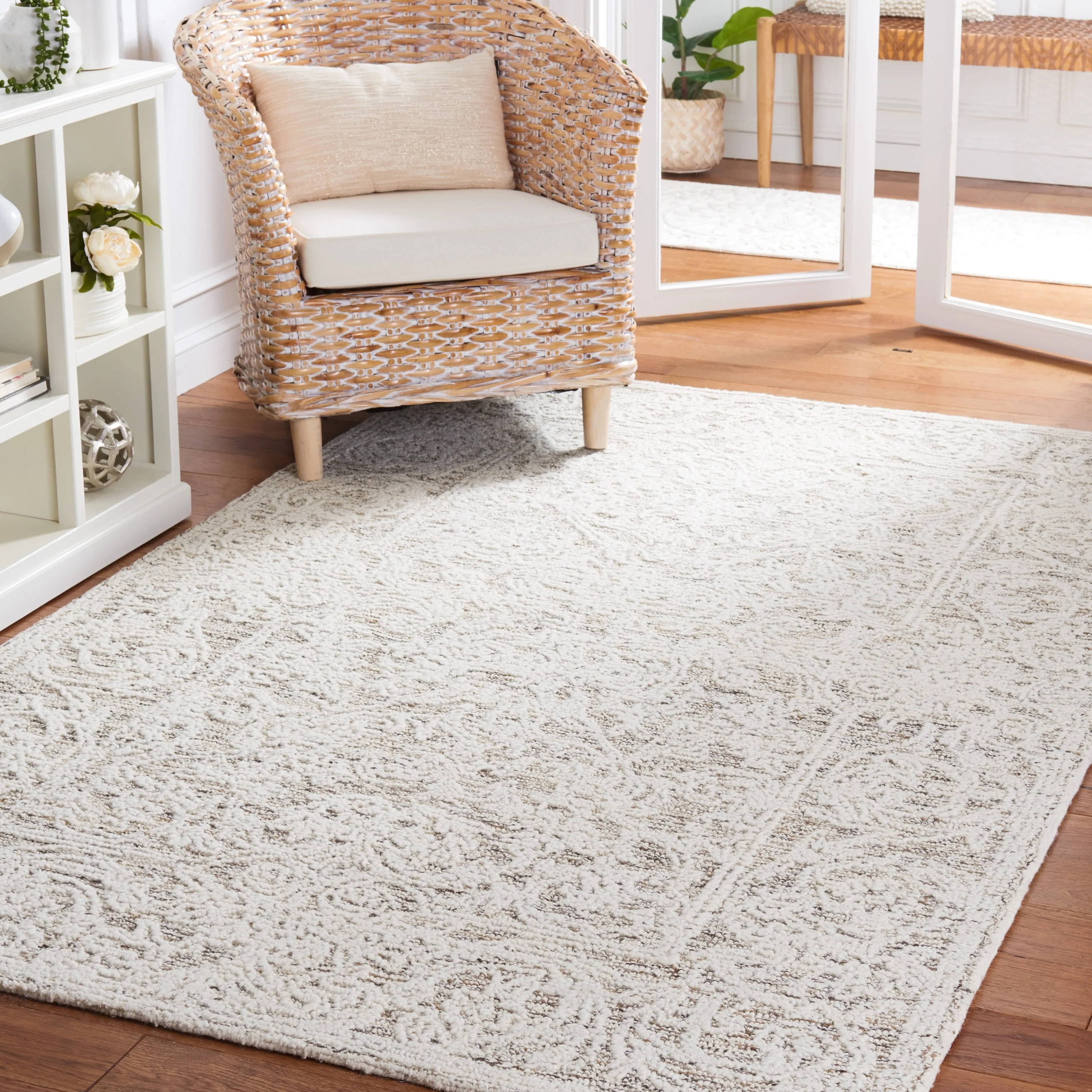 SAFAVIEH Handmade Abstract Fouke Wool Rug