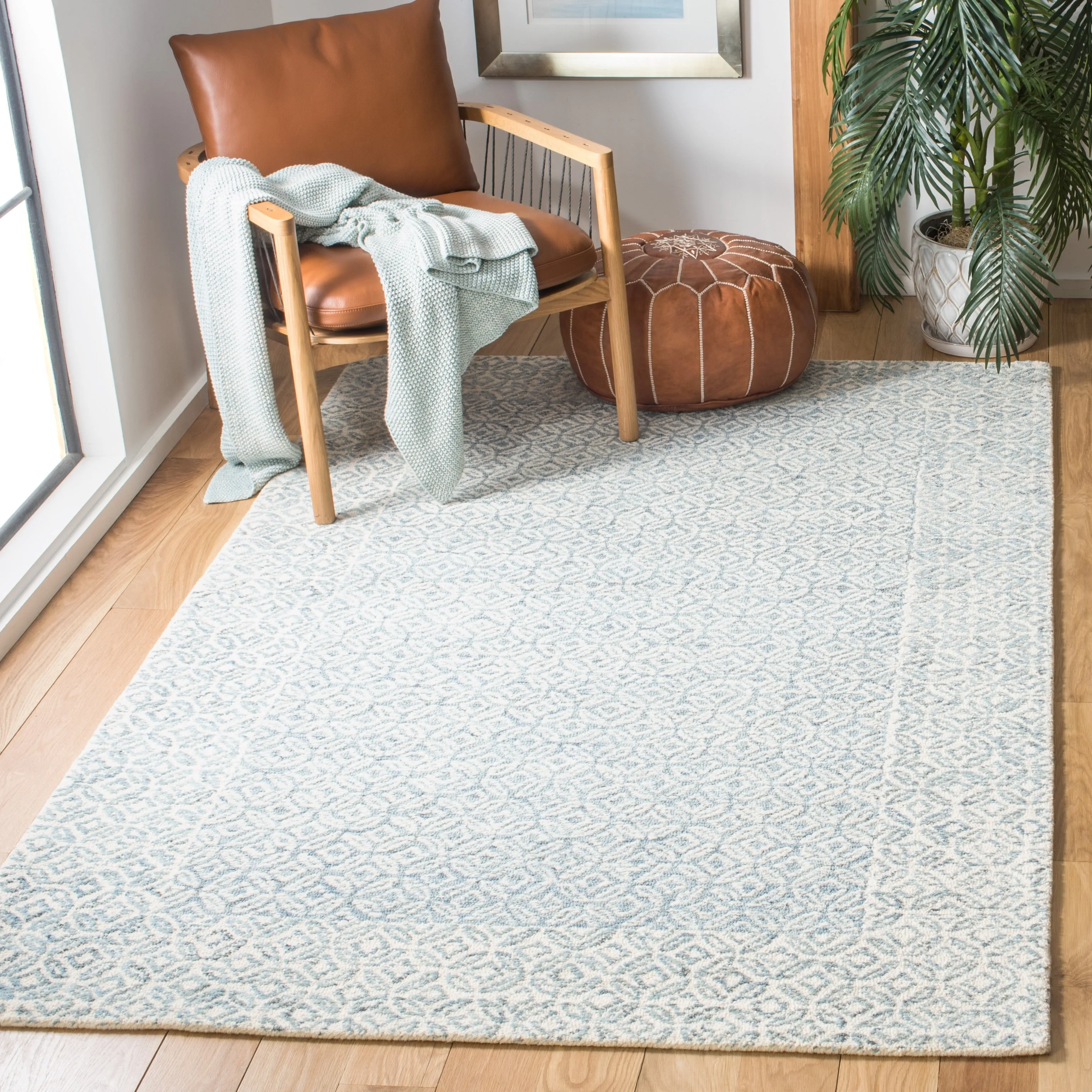 SAFAVIEH Handmade Abstract Lubomira Modern Wool Rug