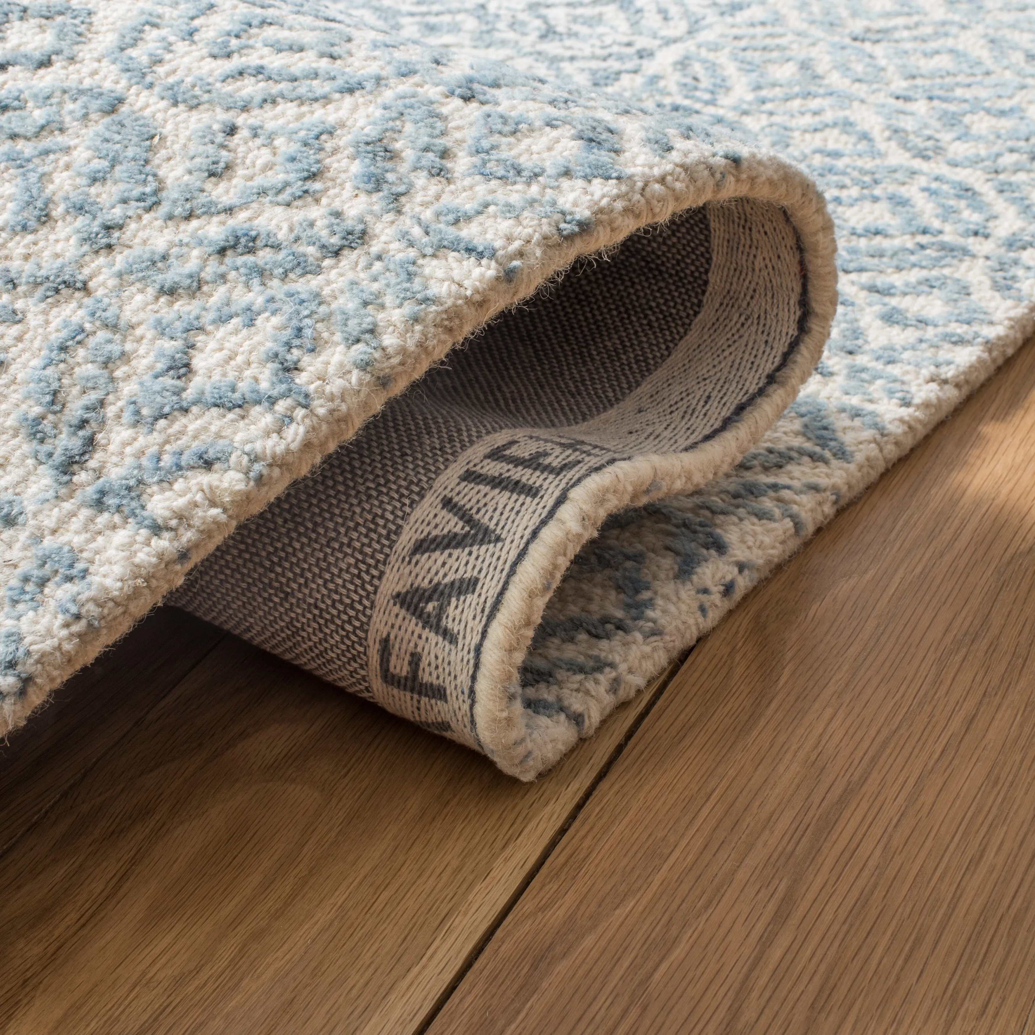 SAFAVIEH Handmade Abstract Lubomira Modern Wool Rug
