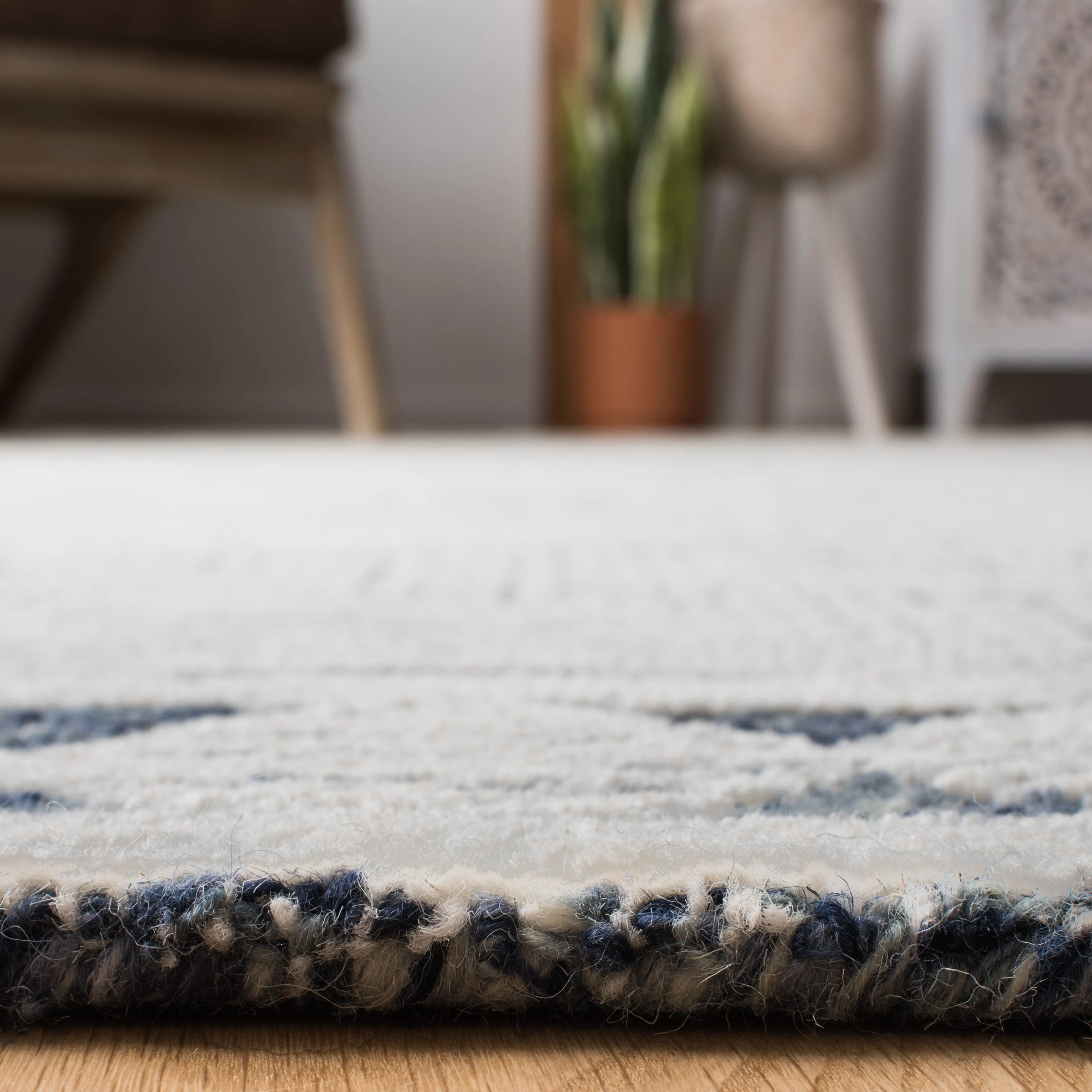 SAFAVIEH Handmade Abstract Rachel Modern Wool Rug