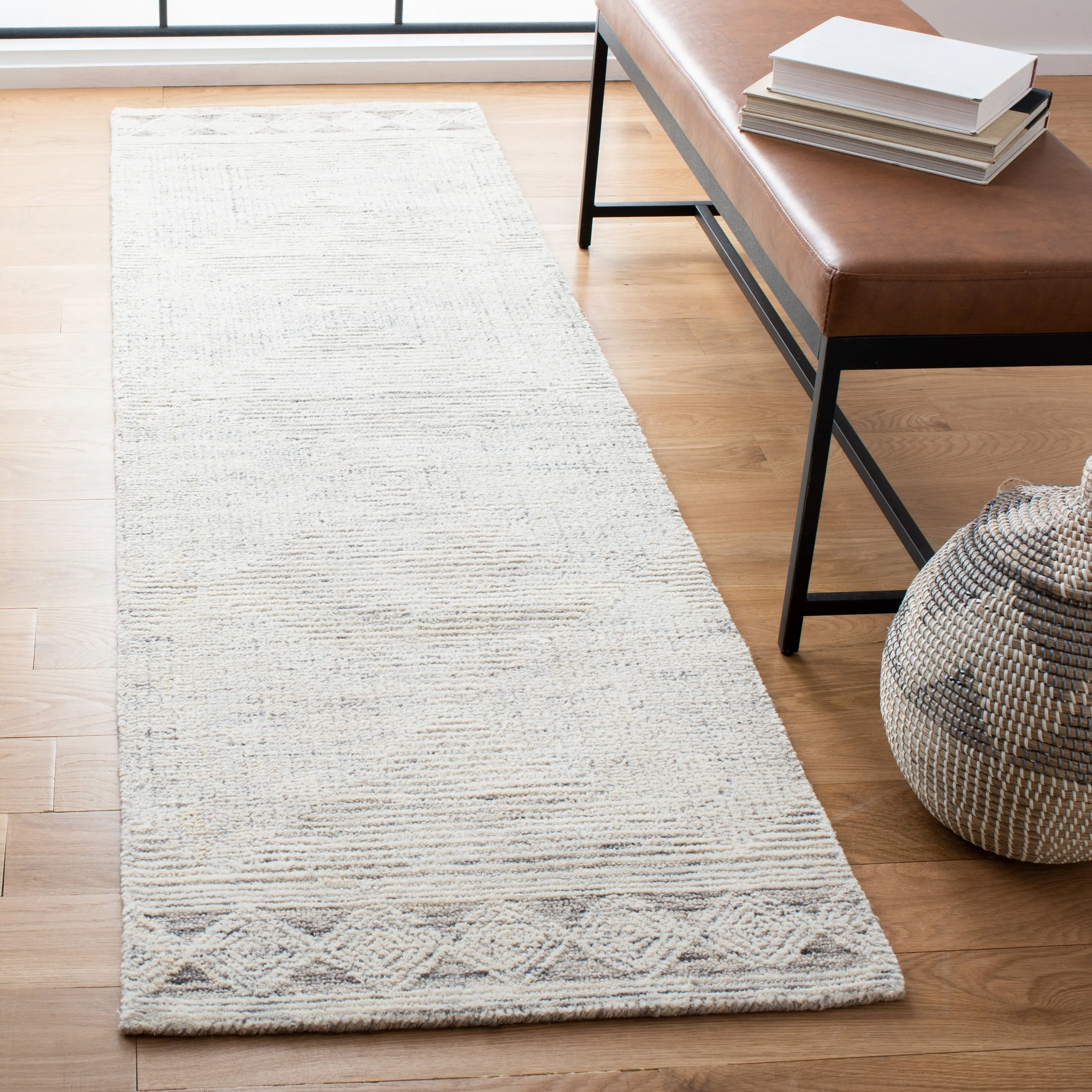 SAFAVIEH Handmade Abstract Rachel Modern Wool Rug