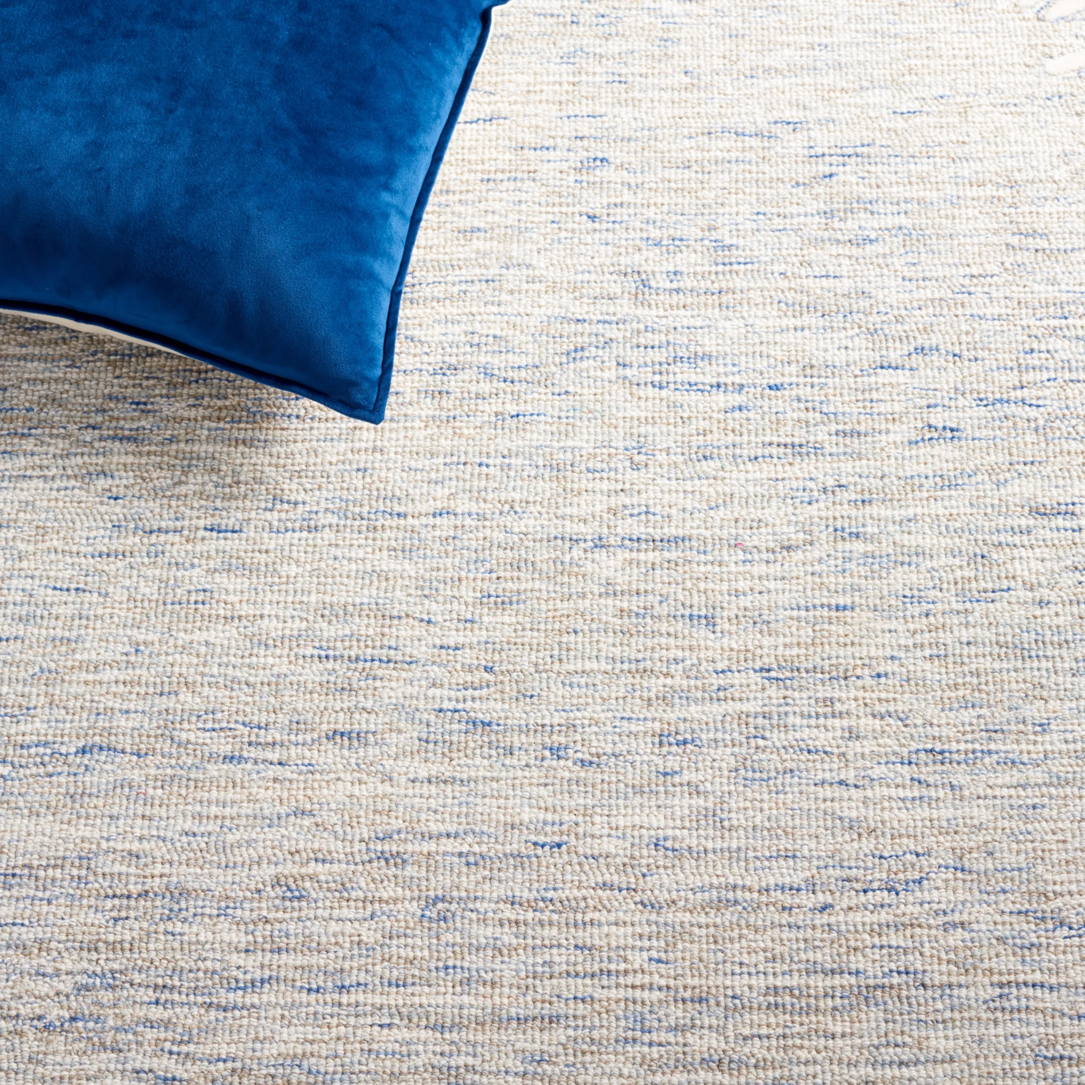 SAFAVIEH Handmade Abstract Sofoula Modern Wool Rug