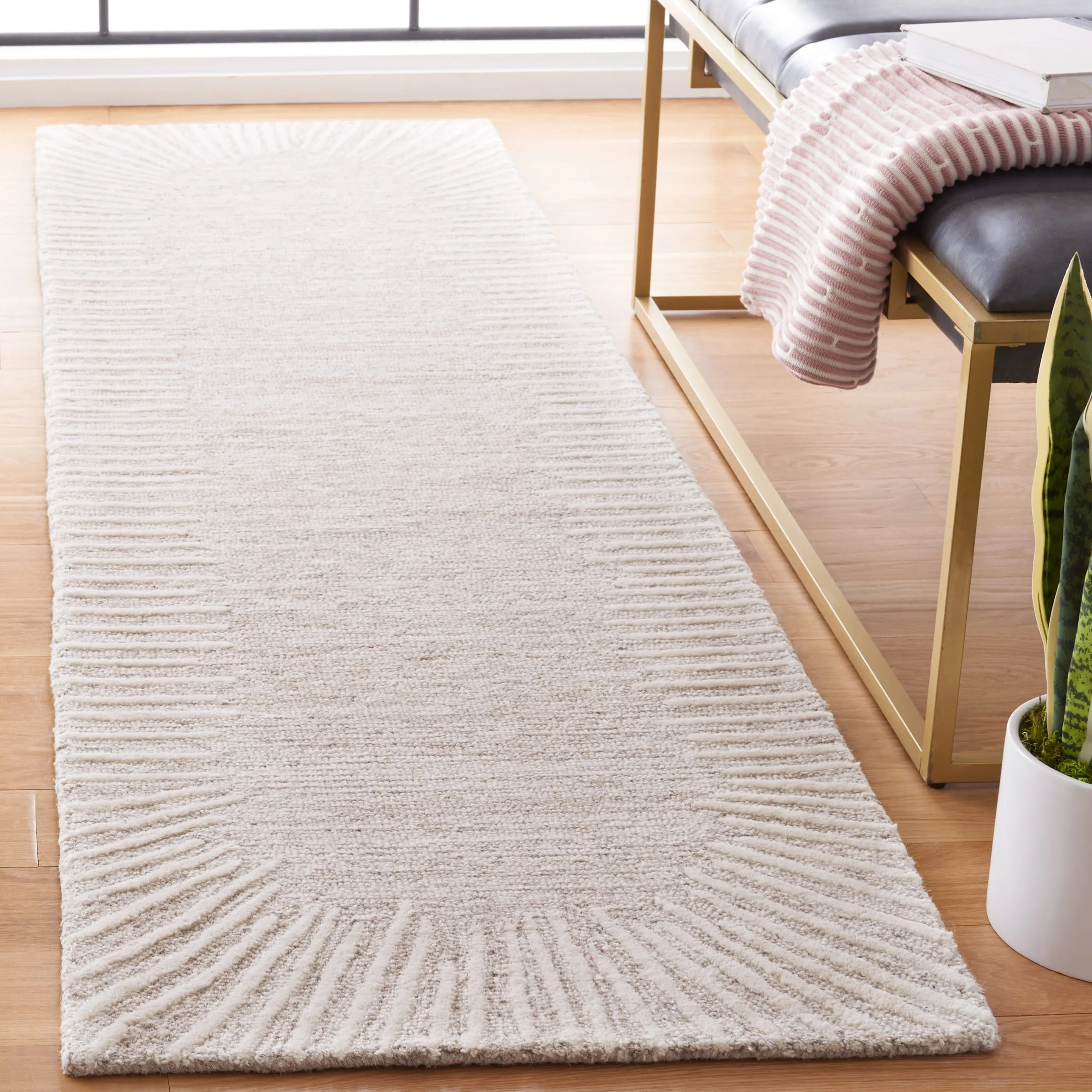 SAFAVIEH Handmade Abstract Sofoula Modern Wool Rug