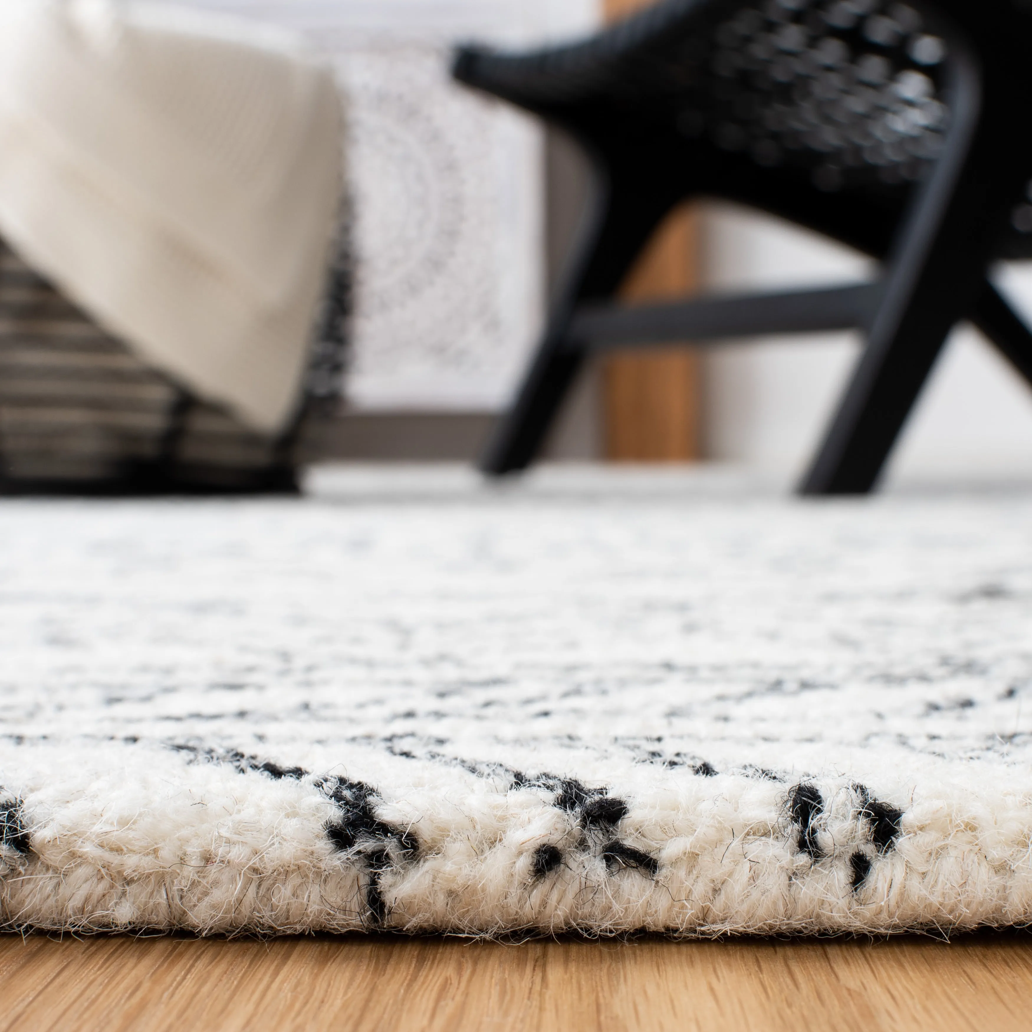 SAFAVIEH Handmade Aspen Friedburg Moroccan Boho Wool Rug