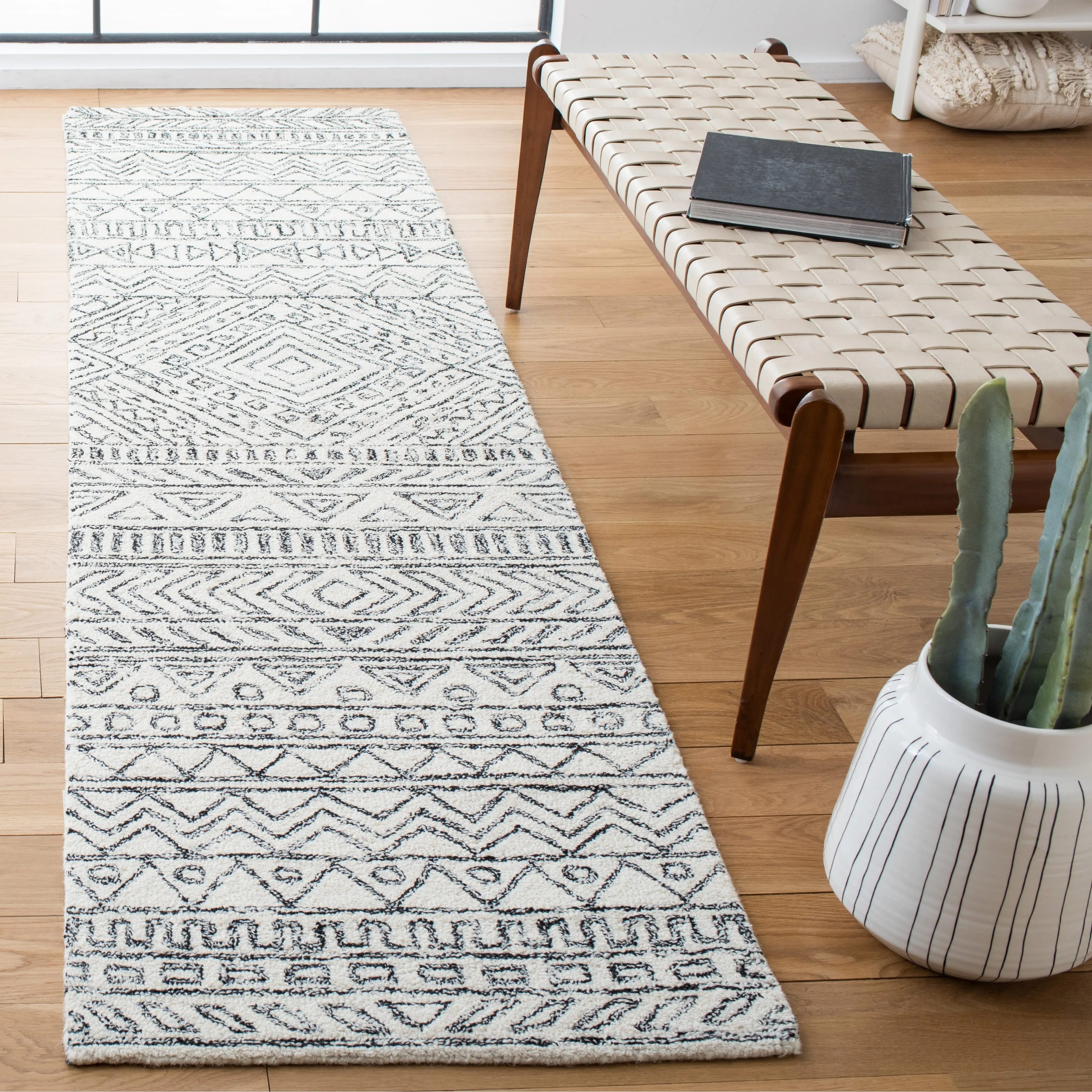 SAFAVIEH Handmade Aspen Friedburg Moroccan Boho Wool Rug