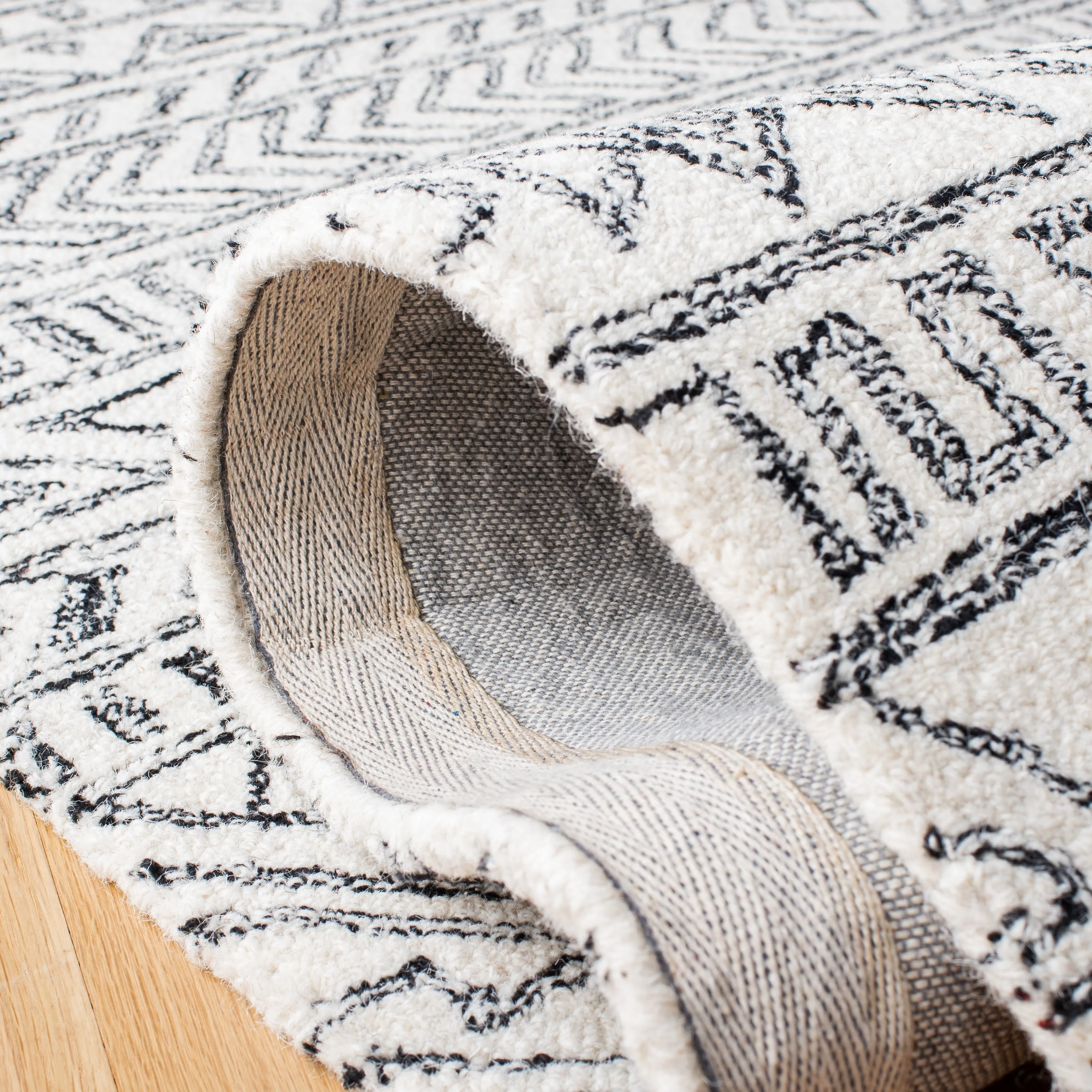 SAFAVIEH Handmade Aspen Friedburg Moroccan Boho Wool Rug
