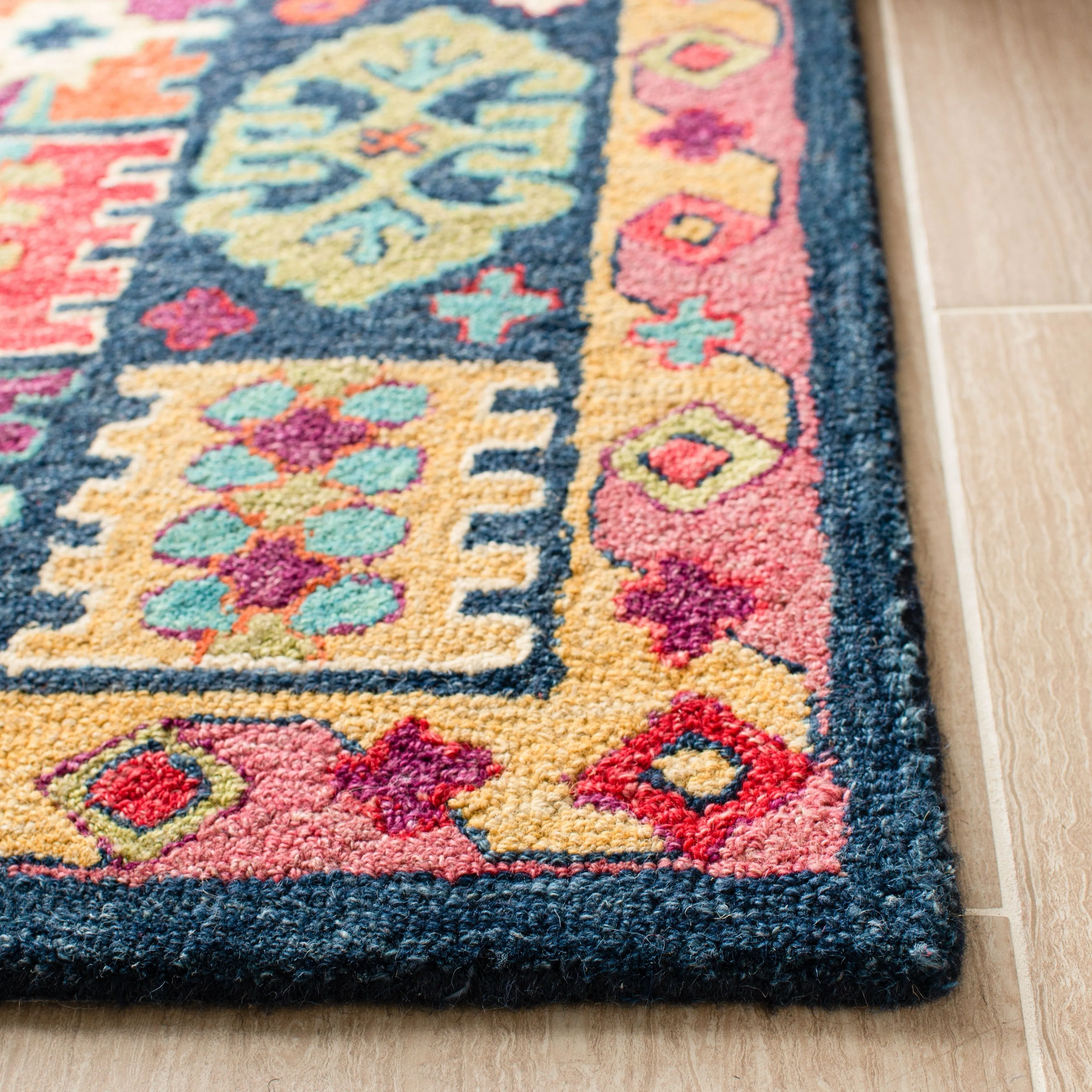 SAFAVIEH Handmade Aspen Maire Bohemian Wool Rug