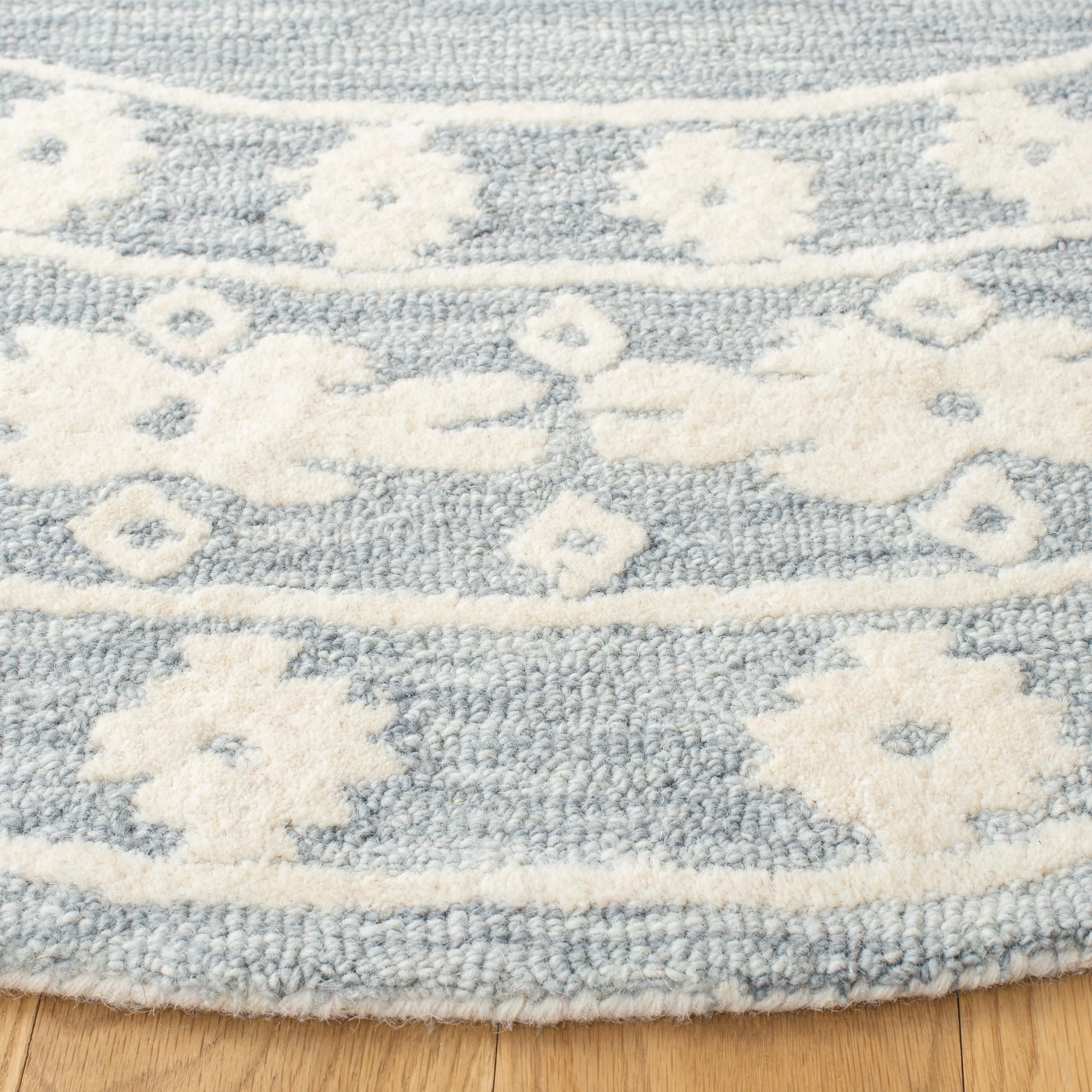 SAFAVIEH Handmade Aspen Nusreta Rustic Boho Wool Rug