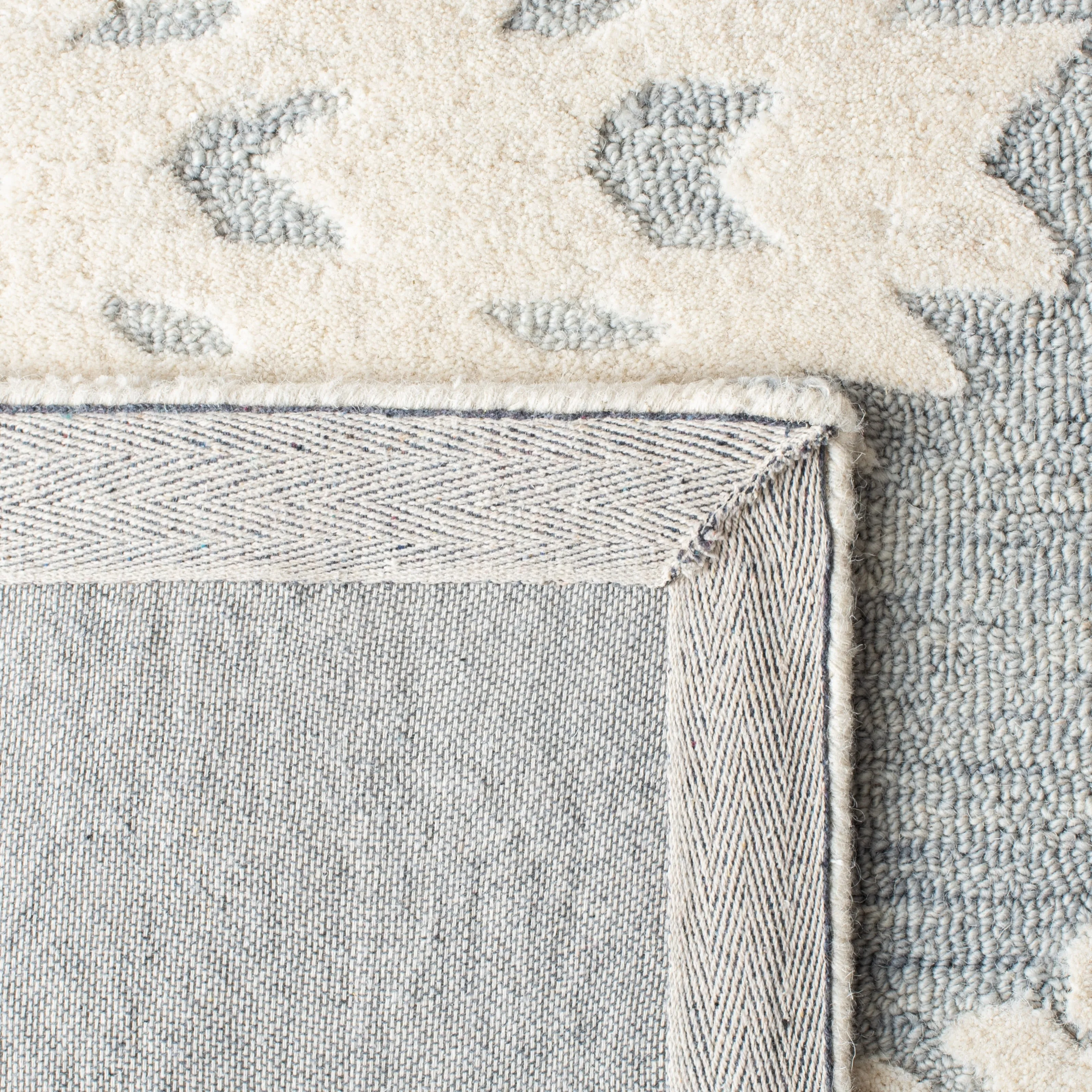 SAFAVIEH Handmade Aspen Nusreta Rustic Boho Wool Rug