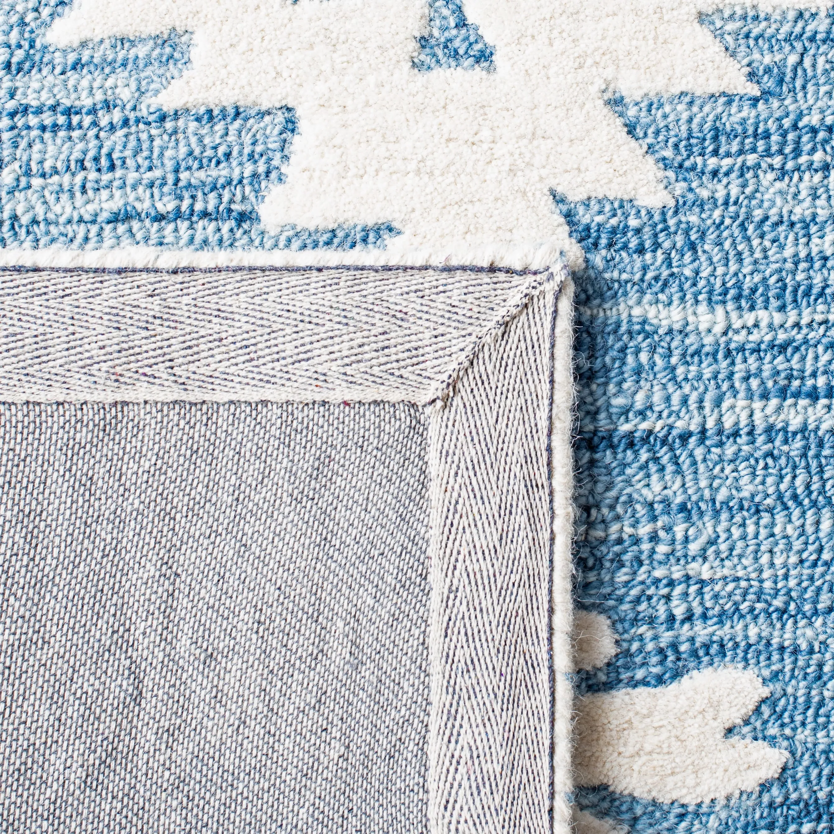 SAFAVIEH Handmade Aspen Nusreta Rustic Boho Wool Rug