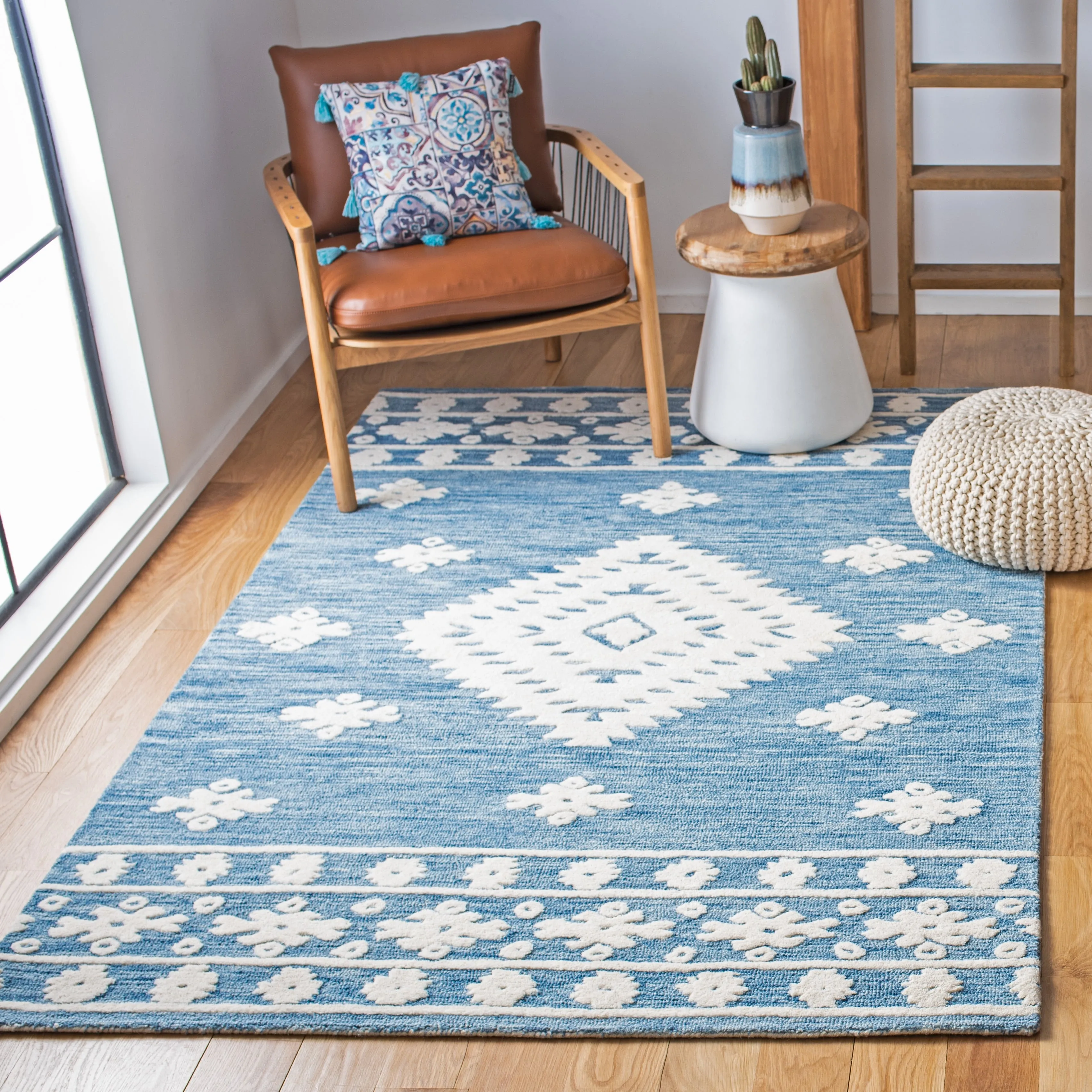 SAFAVIEH Handmade Aspen Nusreta Rustic Boho Wool Rug