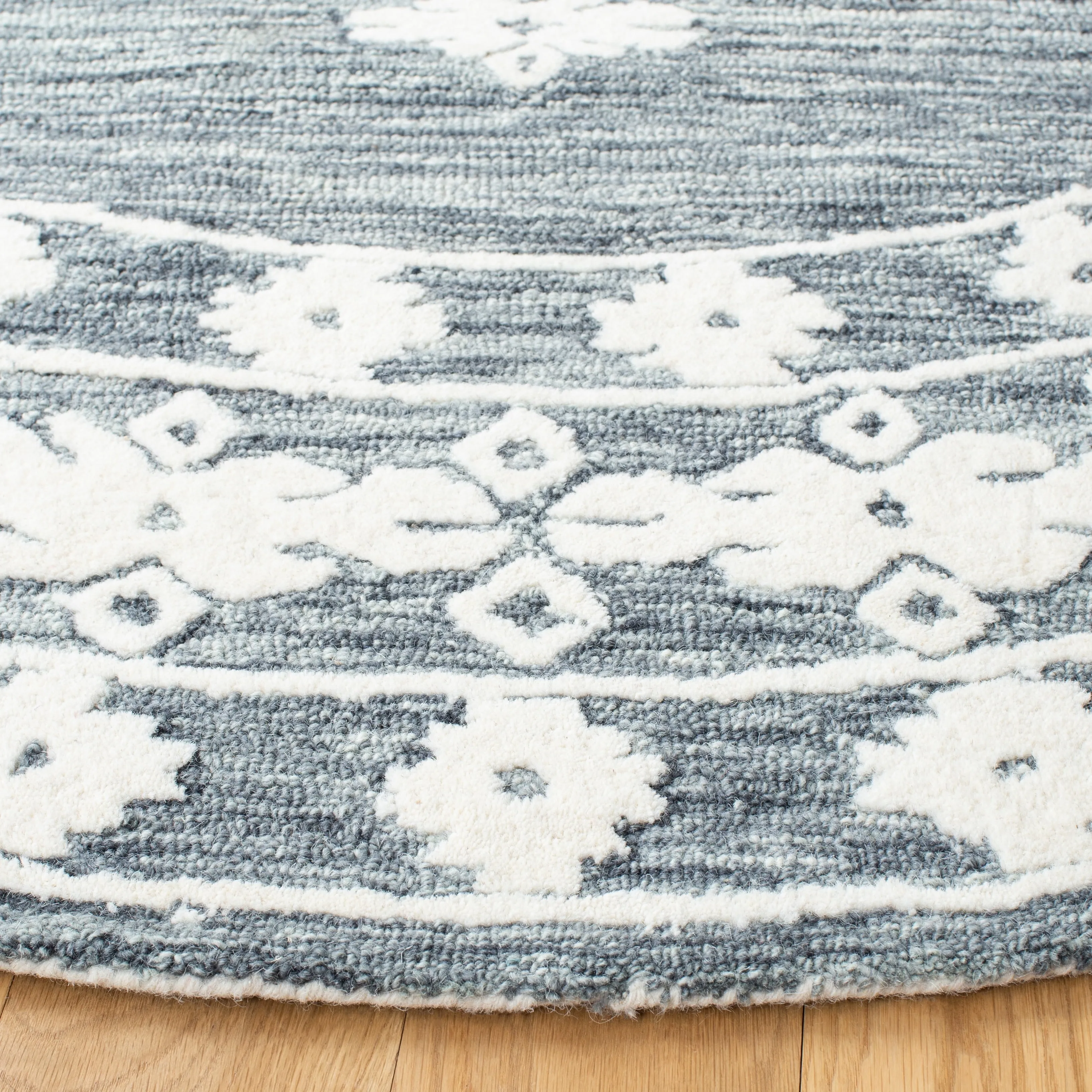 SAFAVIEH Handmade Aspen Nusreta Rustic Boho Wool Rug