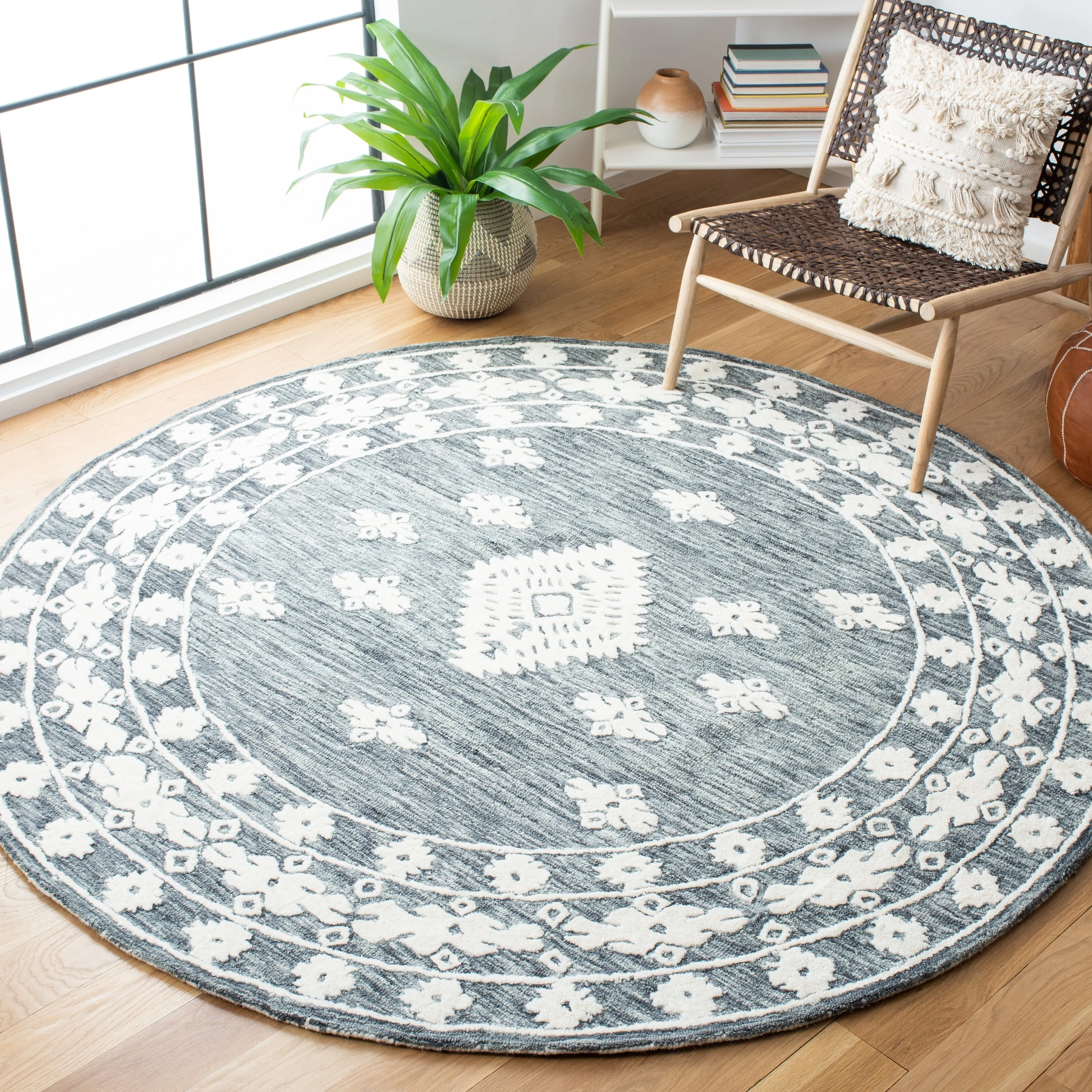 SAFAVIEH Handmade Aspen Nusreta Rustic Boho Wool Rug