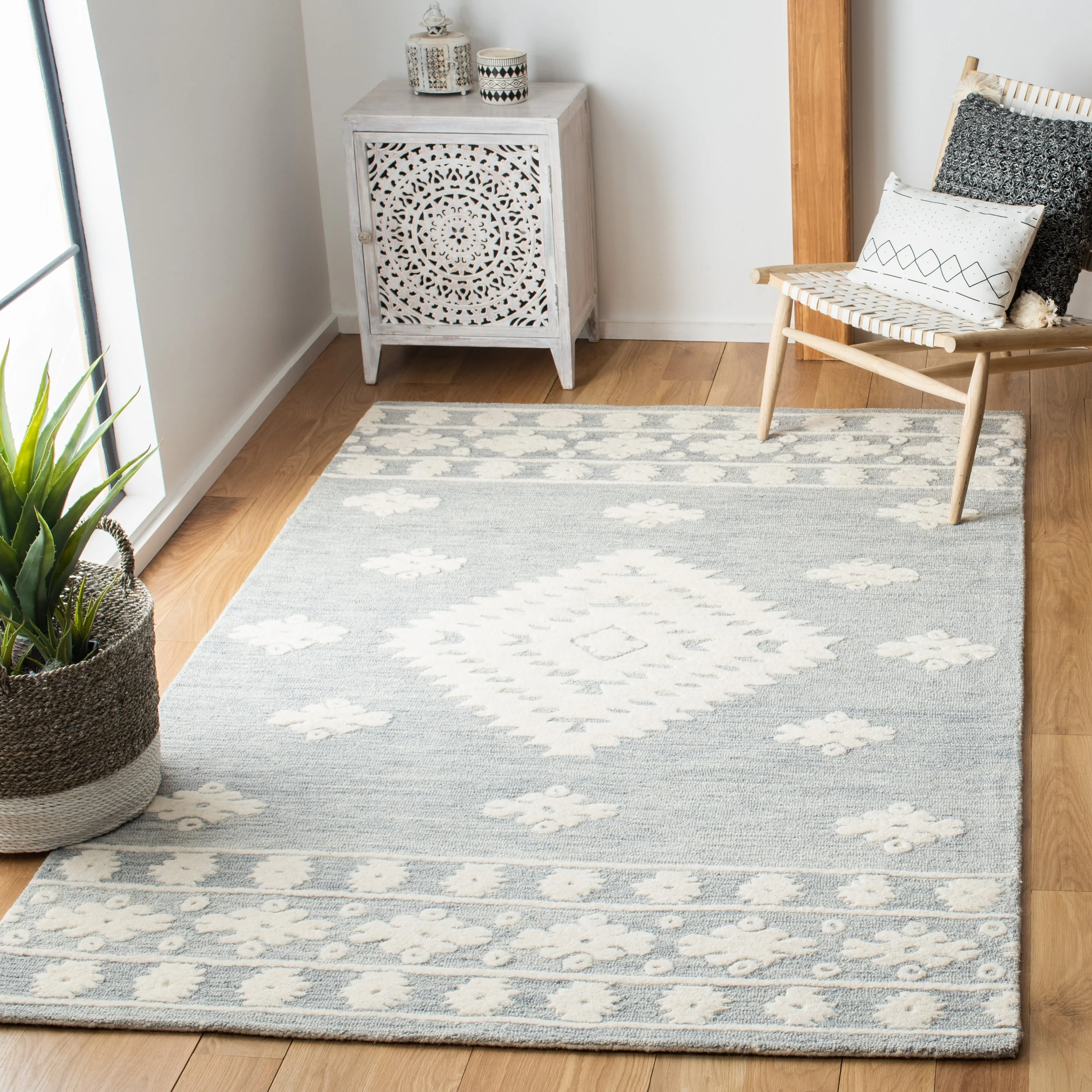 SAFAVIEH Handmade Aspen Nusreta Rustic Boho Wool Rug