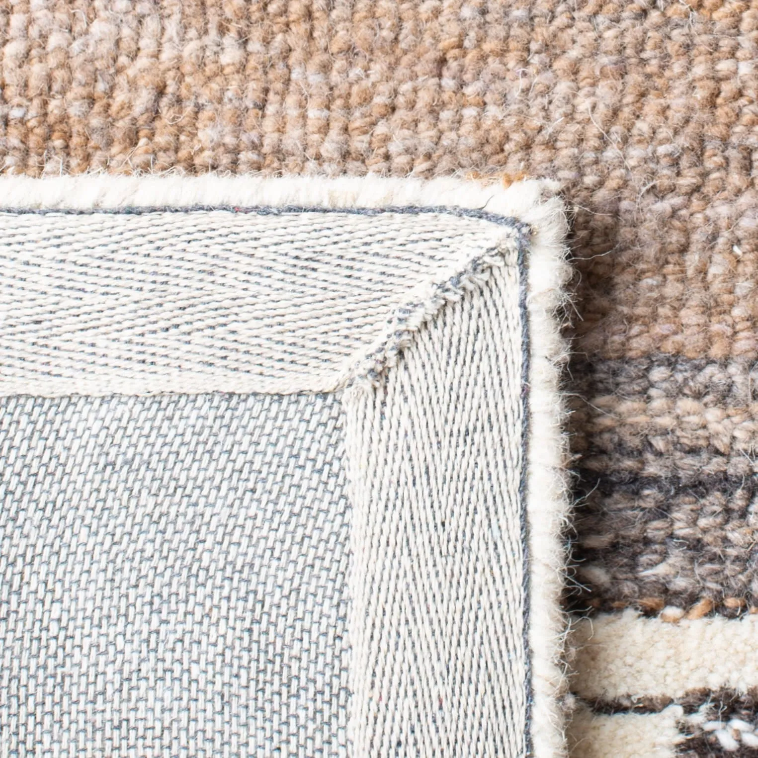 SAFAVIEH Handmade Aspen Nusreta Rustic Boho Wool Rug