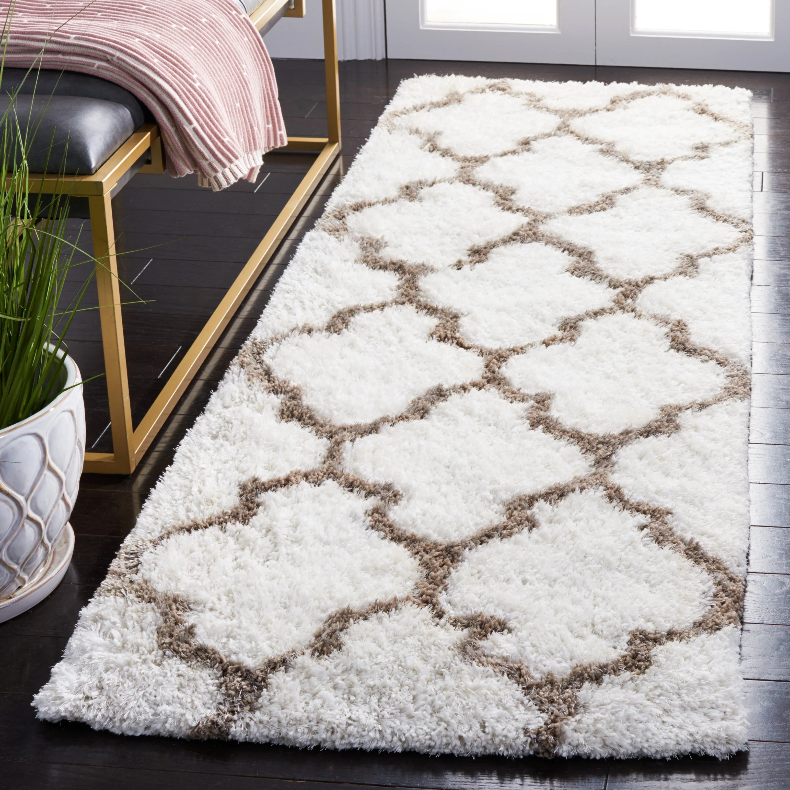 SAFAVIEH Handmade Barcelona Shag Kiyo Polyester Rug