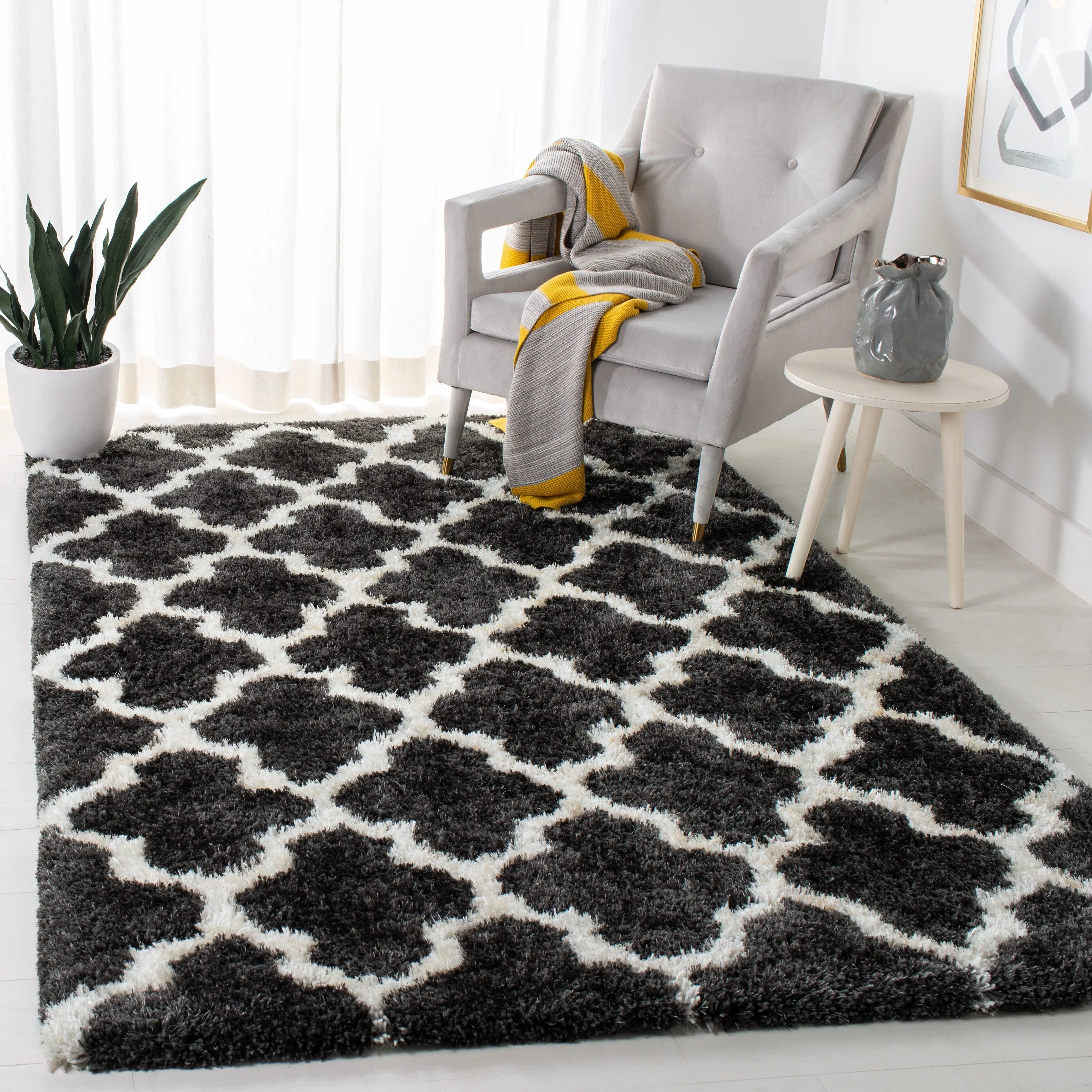SAFAVIEH Handmade Barcelona Shag Kiyo Polyester Rug